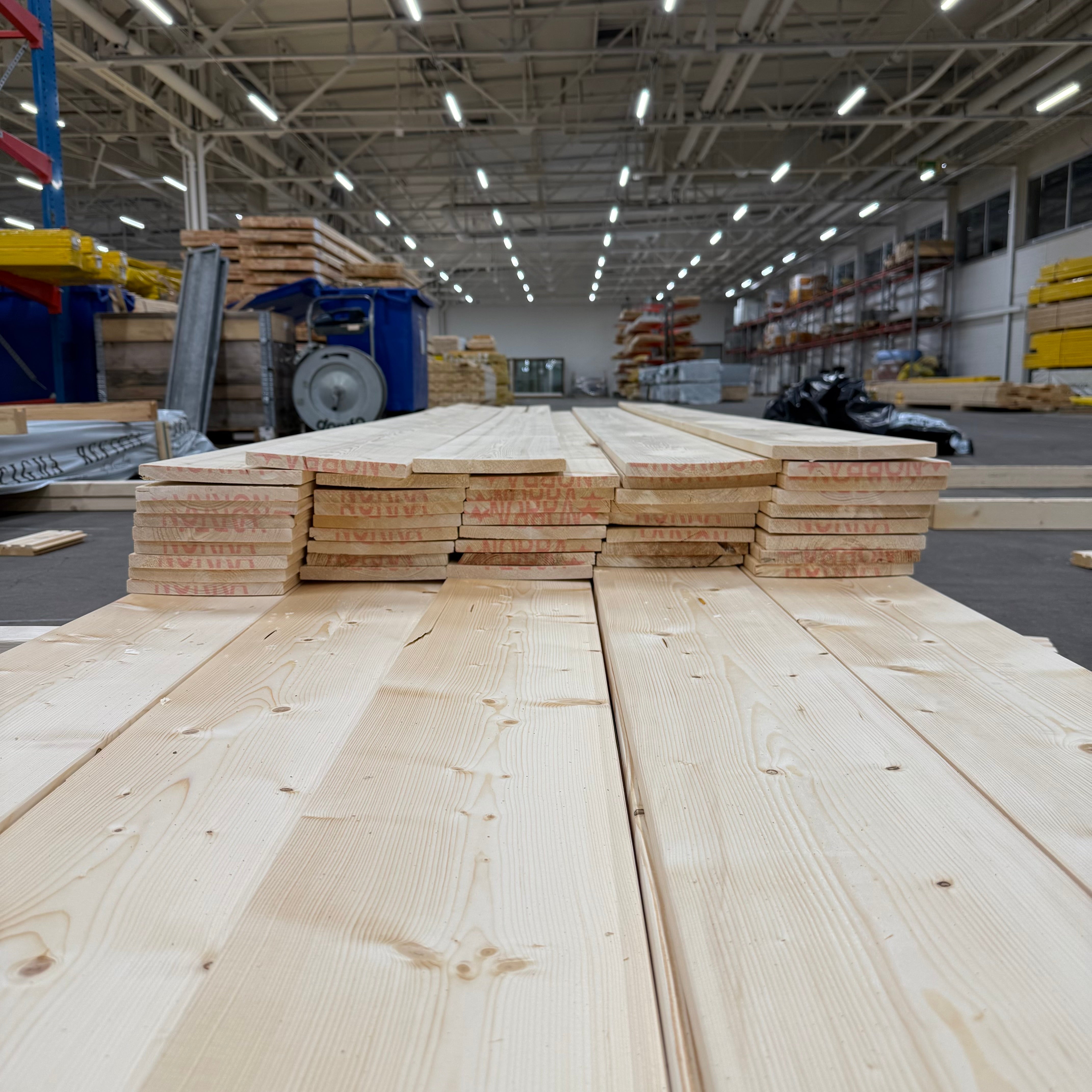 Paket Hyvlade Brädor 18x195mm – 56 st (3,3–5,5 m, gran, utskott)