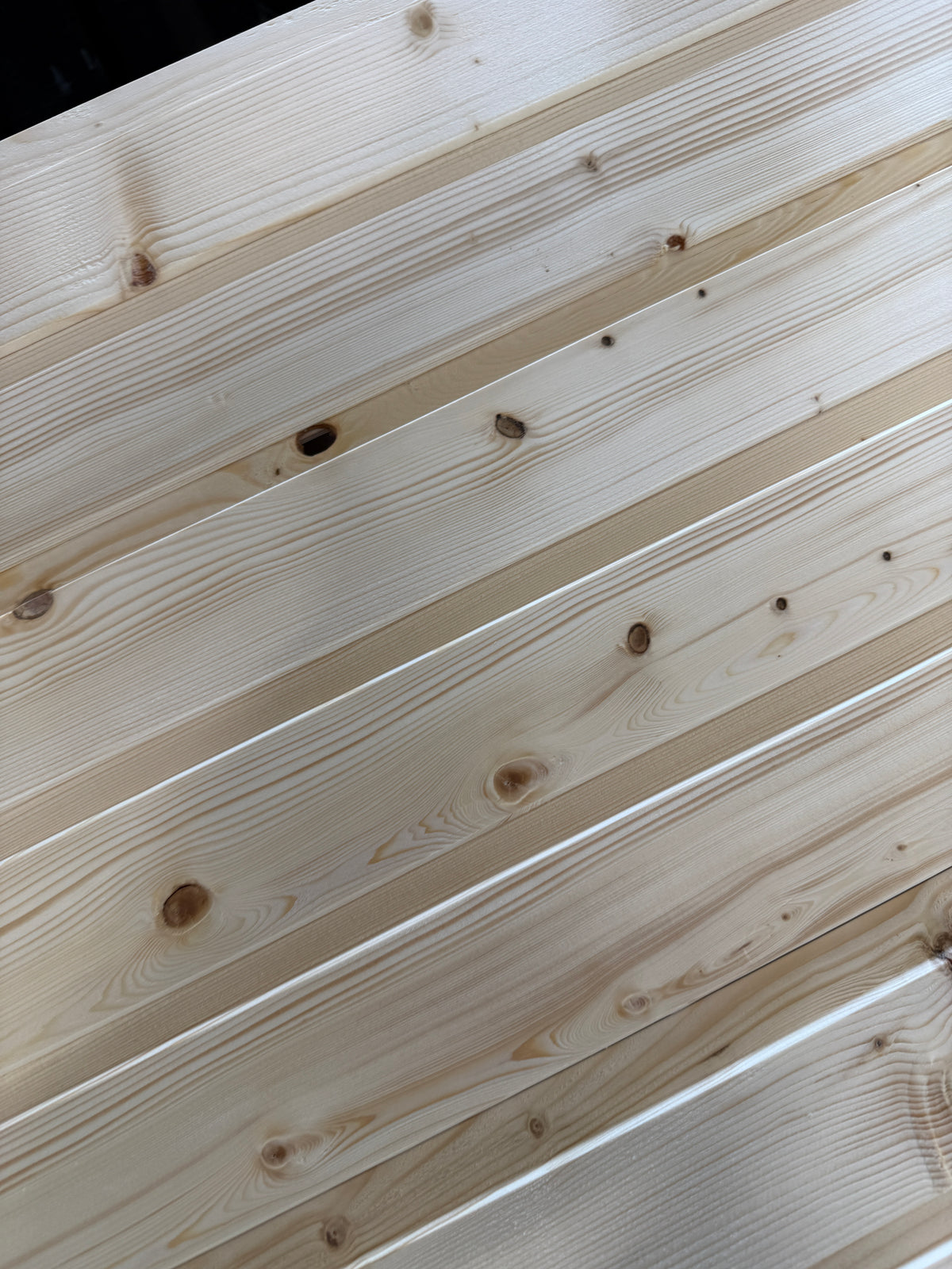 Bastupanel 12x70mm- 2,40m (Säljs per bunt) 1,2kvm- Andra Sortering