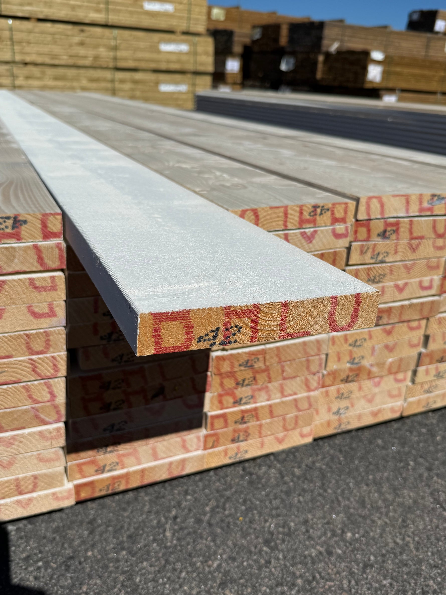 Paket Finsågade Brädor 28x170mm, 72st 4.20m Grundmålade