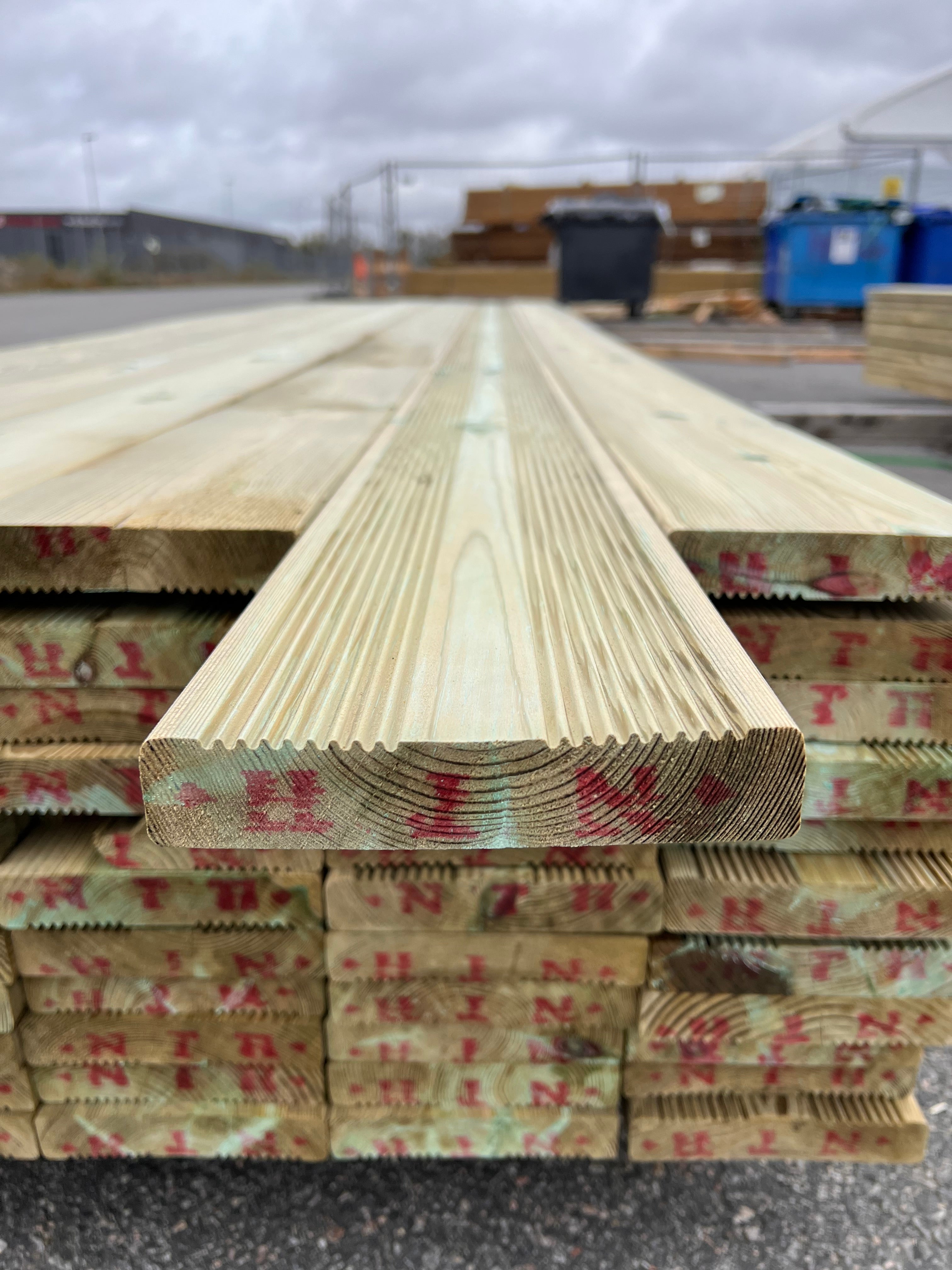 Tryckimpregnerad Rillad Trall 27x145 3,60 m – 77 st (B-sortering)