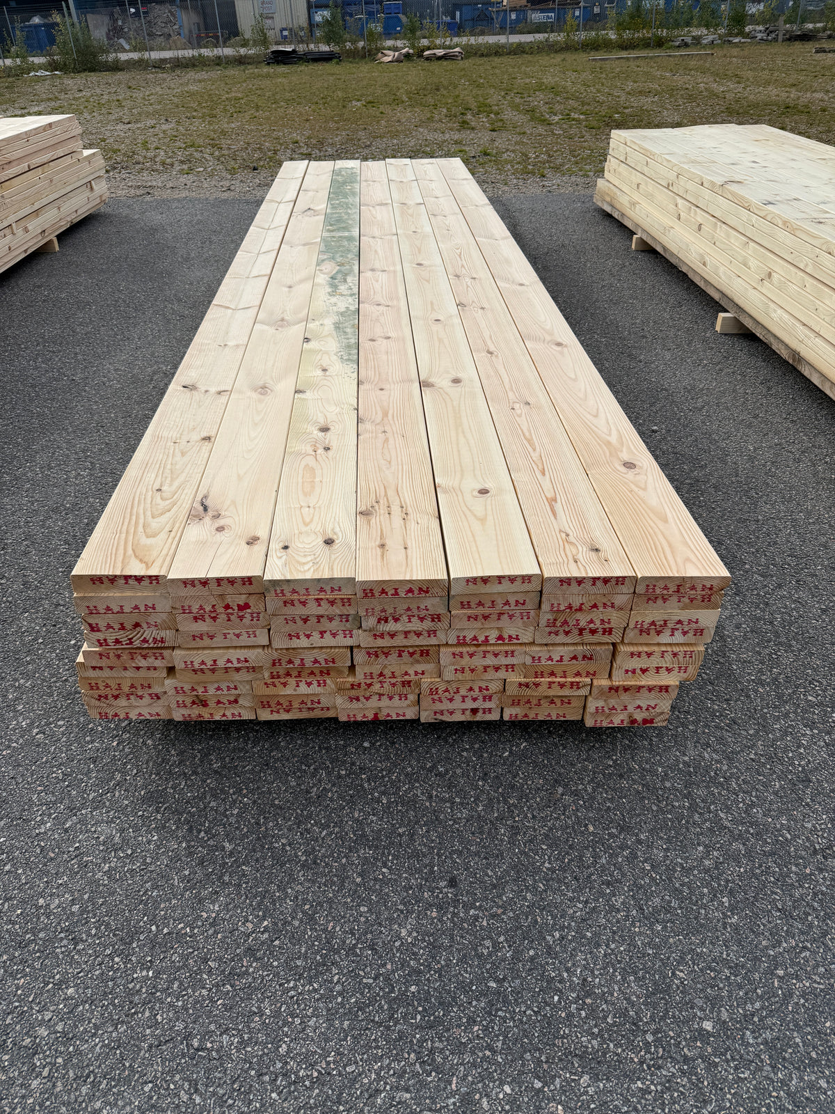 Paket Hyvlade Furu Brädor 36x148mm 4,20–4,50m – 63st (Andra sortering)