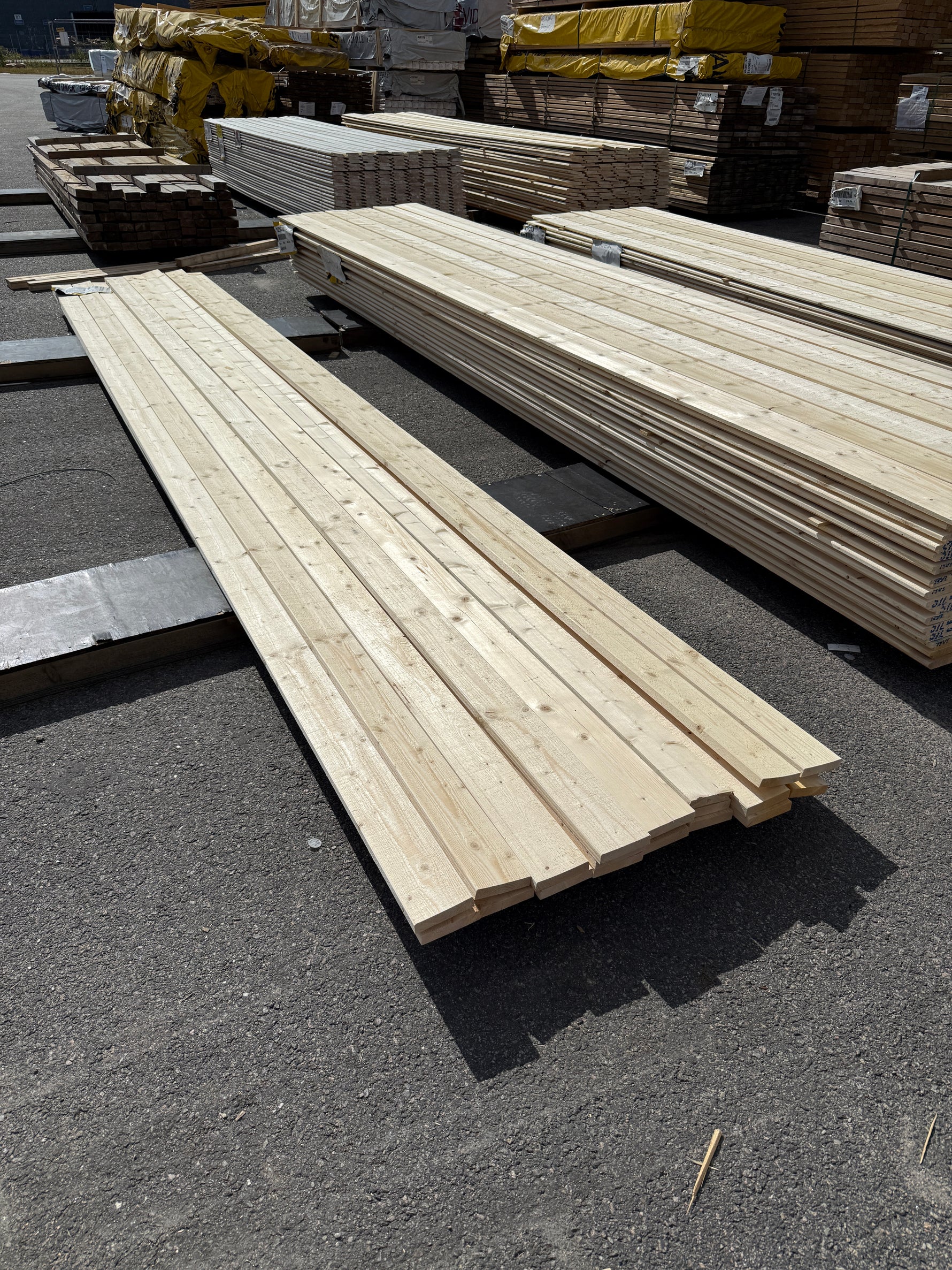 Paket Finsågade Brädor 22×105mm 5,10m 20st Obehandlad Gran