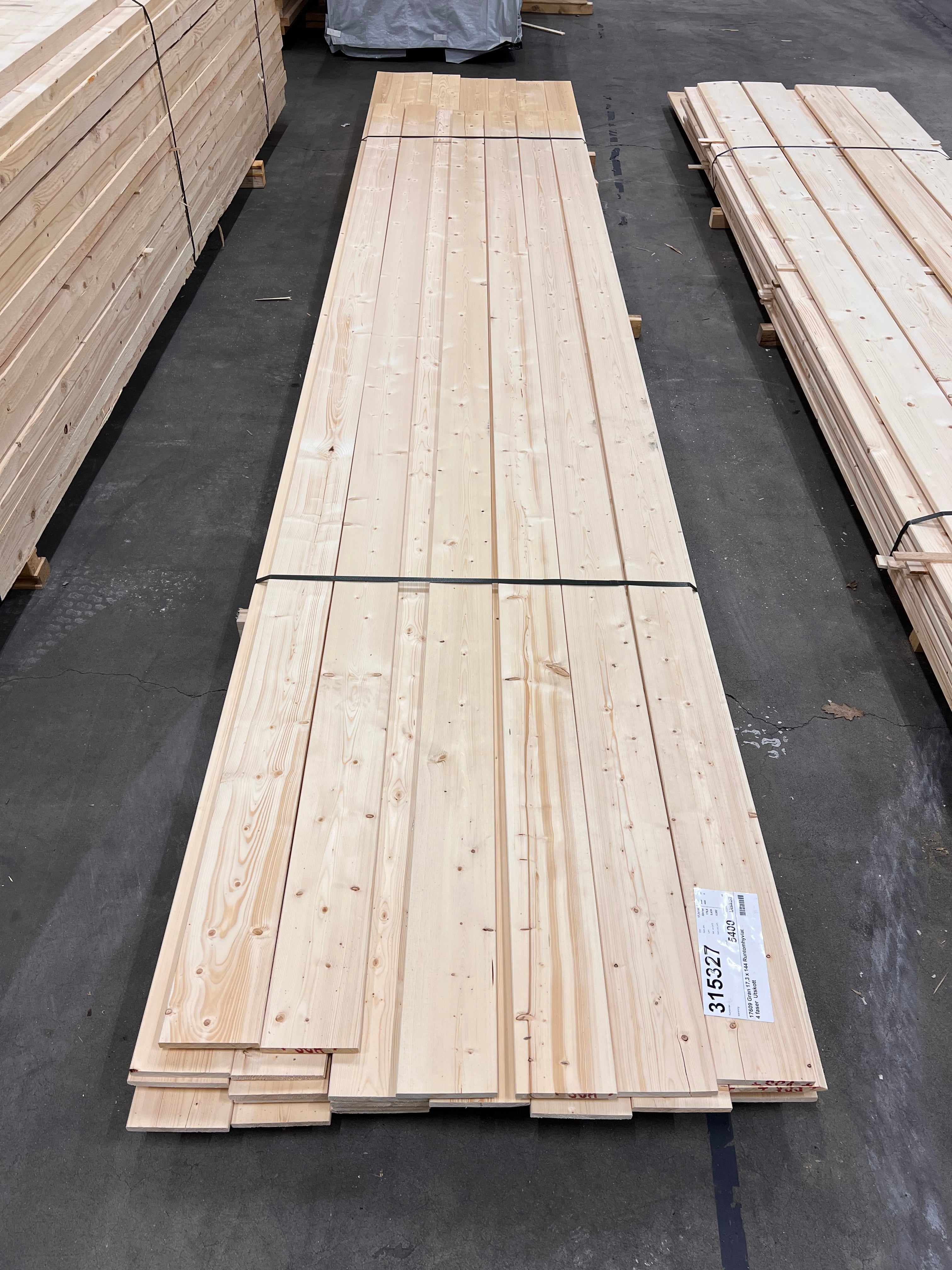 Paket Brädor Runtomhyvlat 17,3x144mm – 34 st (4,50–5,10 m, Utskott, Gran)