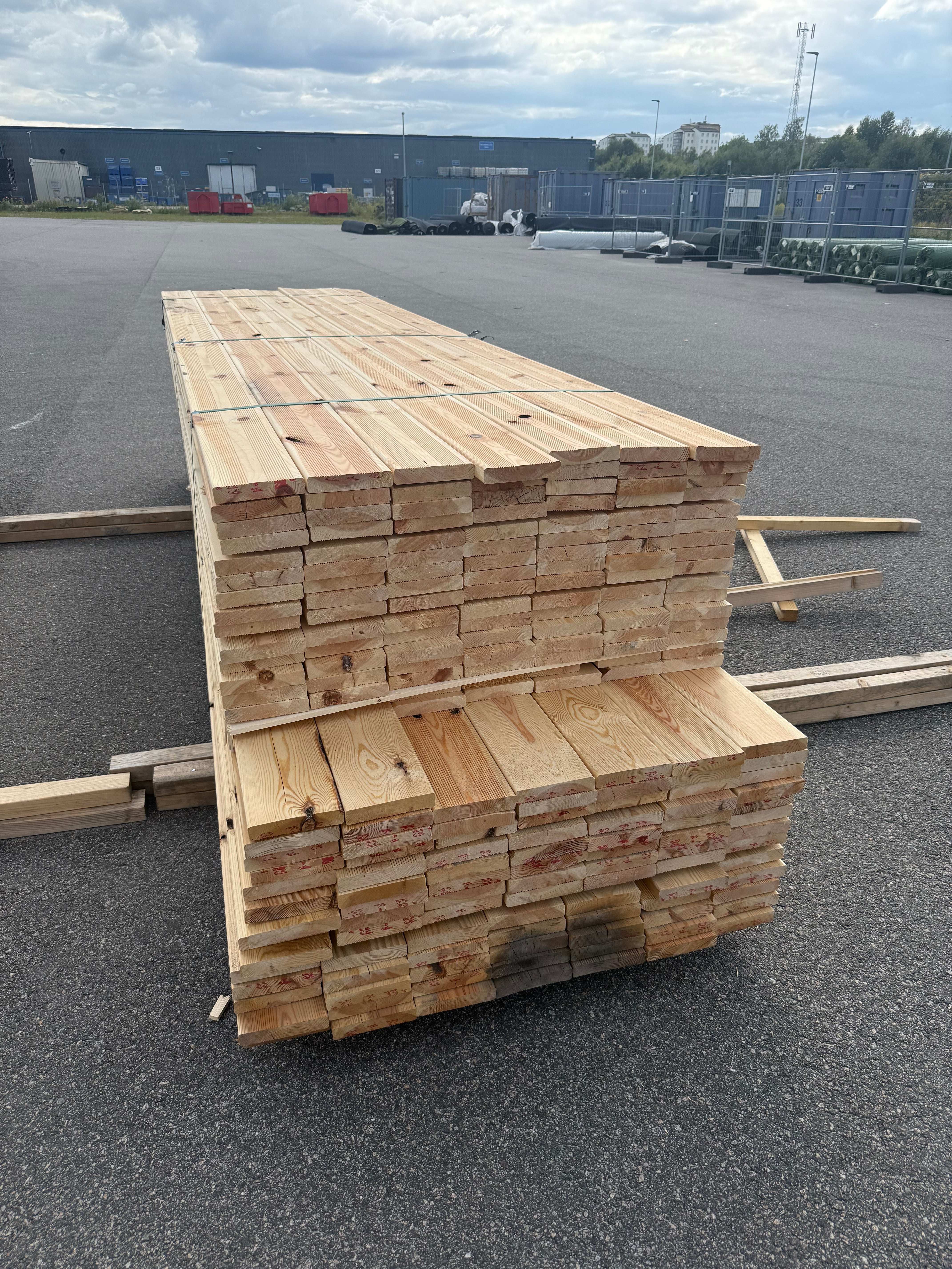 Paket Rillad Trall 28x145 mm Furu (Sekunda)