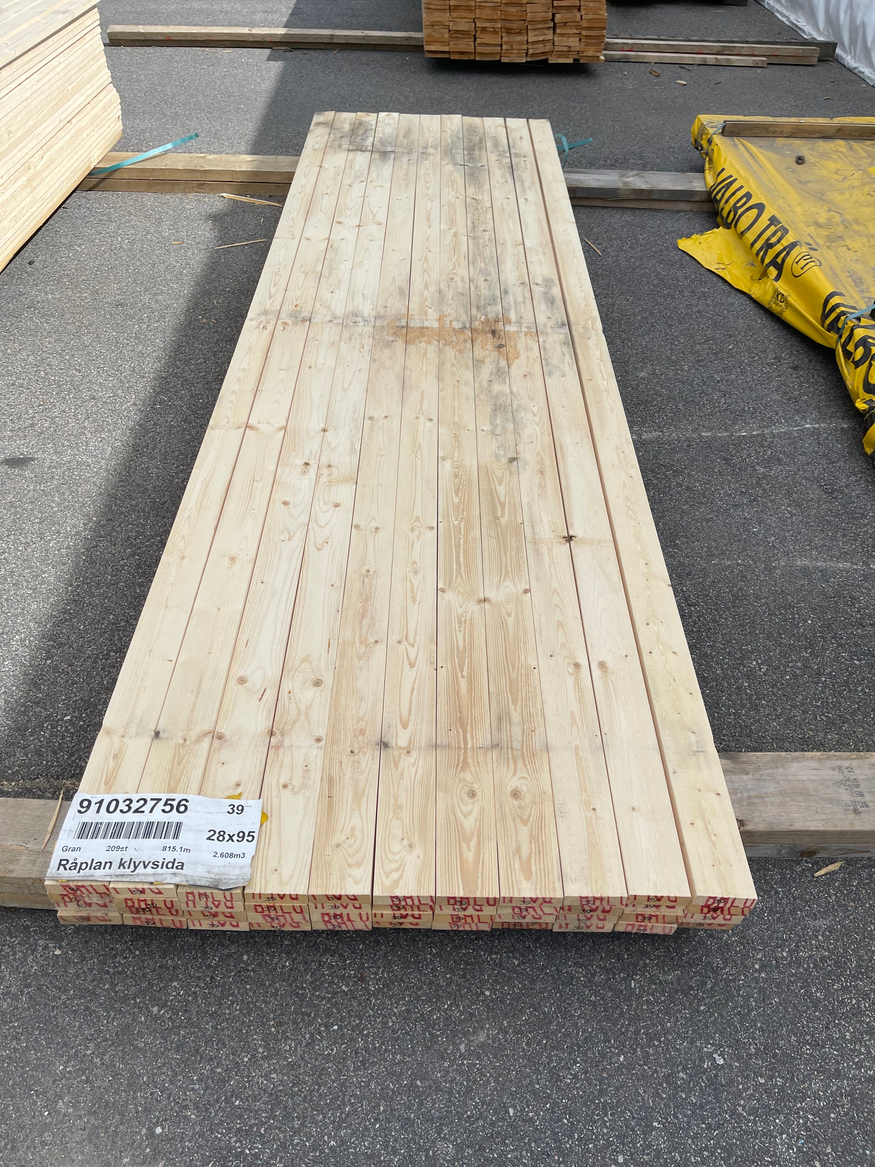Paket Finsågade Brädor Gran 28x95 mm – 3,90 m – 44 st – Obehandlad MÖGEL