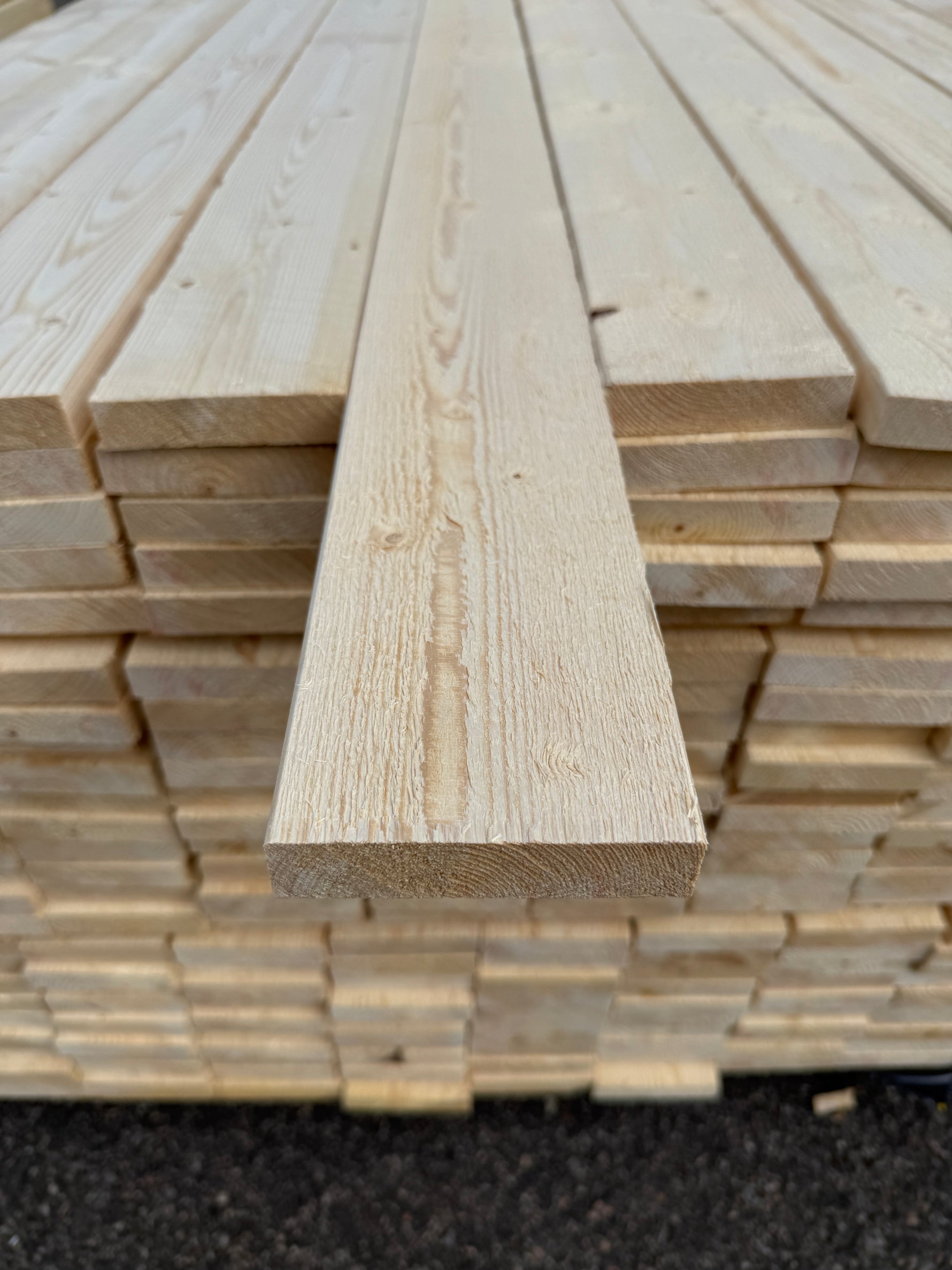 Paket Finsågade Brädor 22x95 mm – 3,60m 275st (Obehandlade)