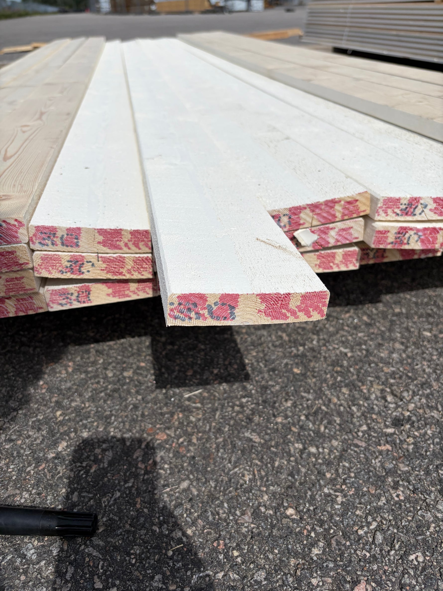 Paket Finsågade Brädor 22x95mm, 39st 3.0m Grundmålad