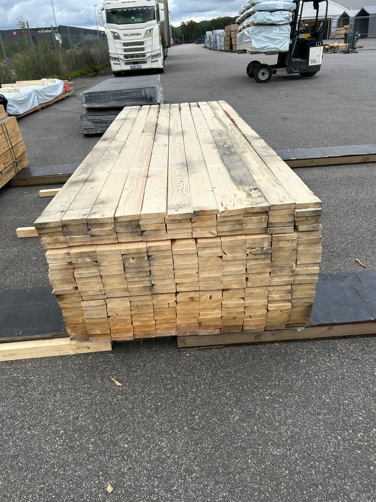 Paket Råsågade Brädor 22x95mm 3,00m 275st (fuktskadat)
