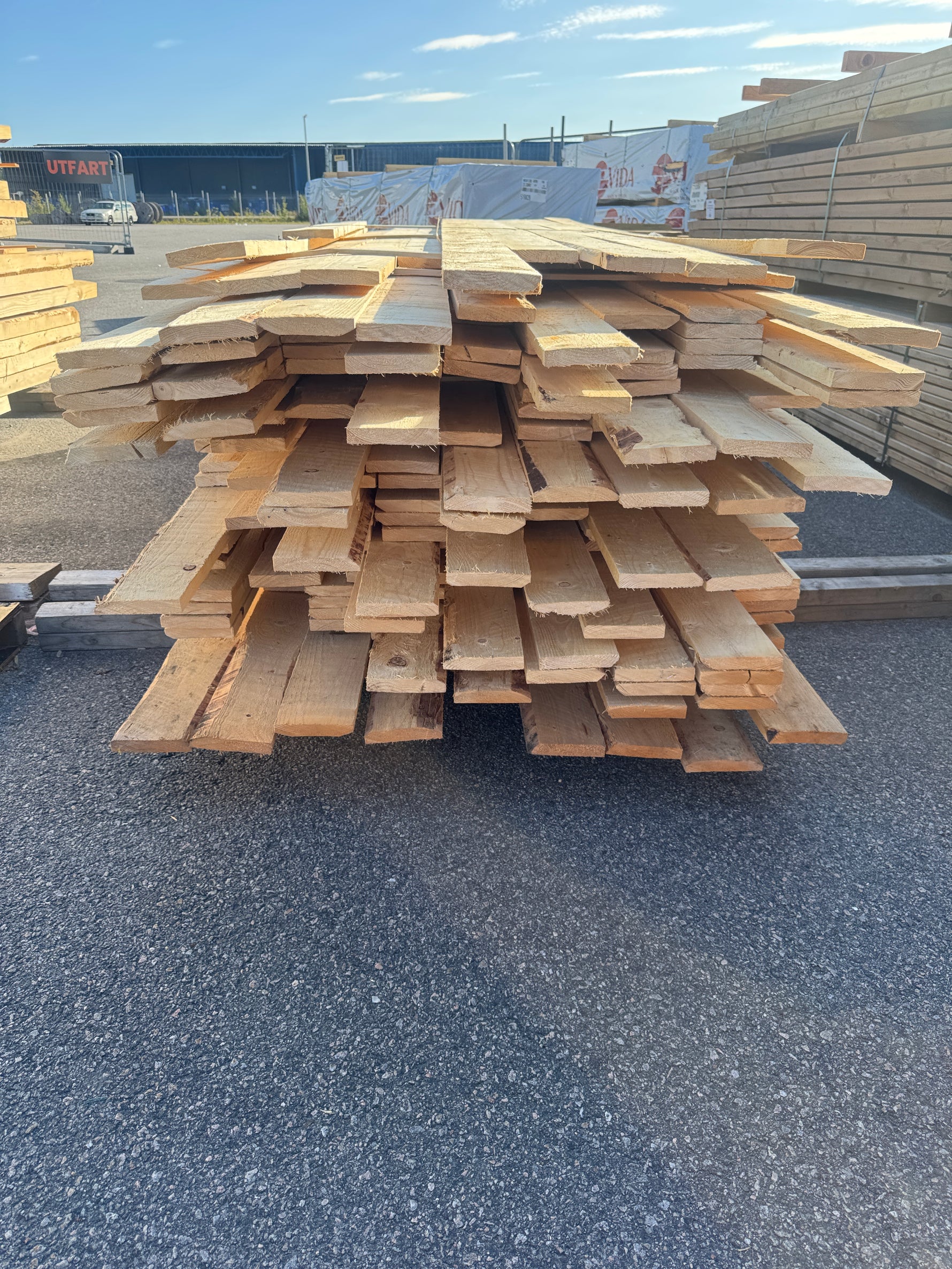 Paket Råsågade Brädor 22×125mm 277st (2.40-3.90m)