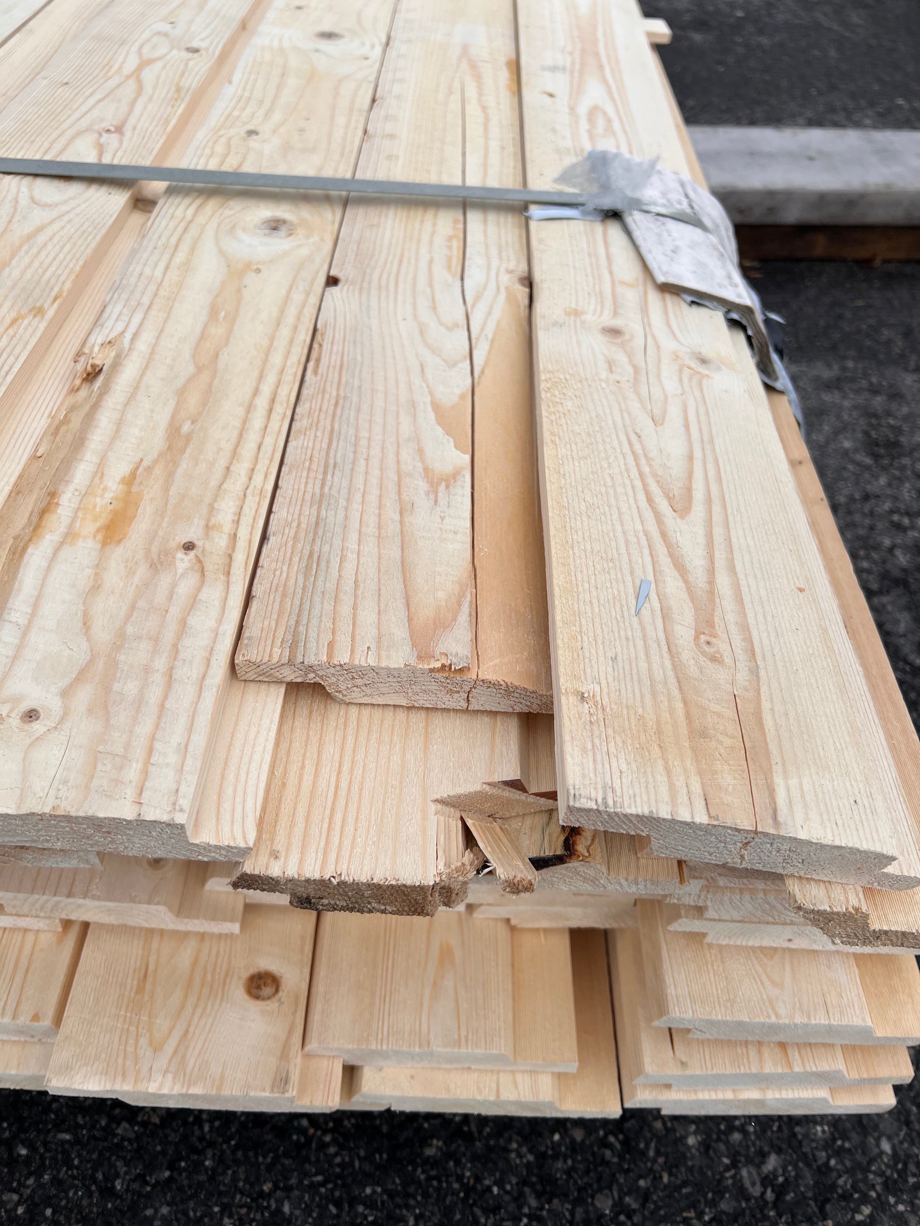 Paket Falsad spårpanel 22x120 mm – 85 st- 3,60-4,29m (Gran) B-Sort