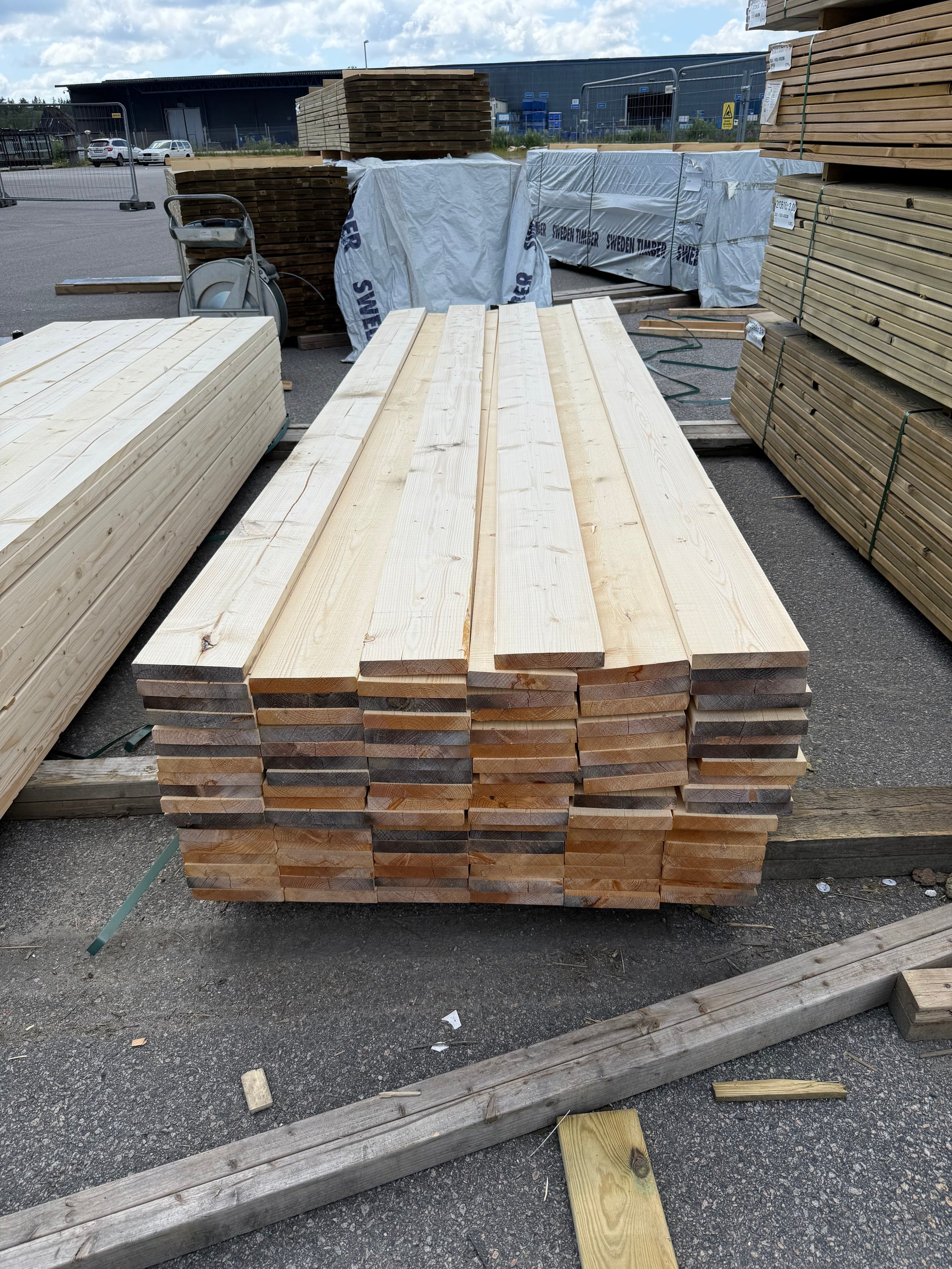 Paket Finsågade Brädor 28x170mm, 107st 3,30m