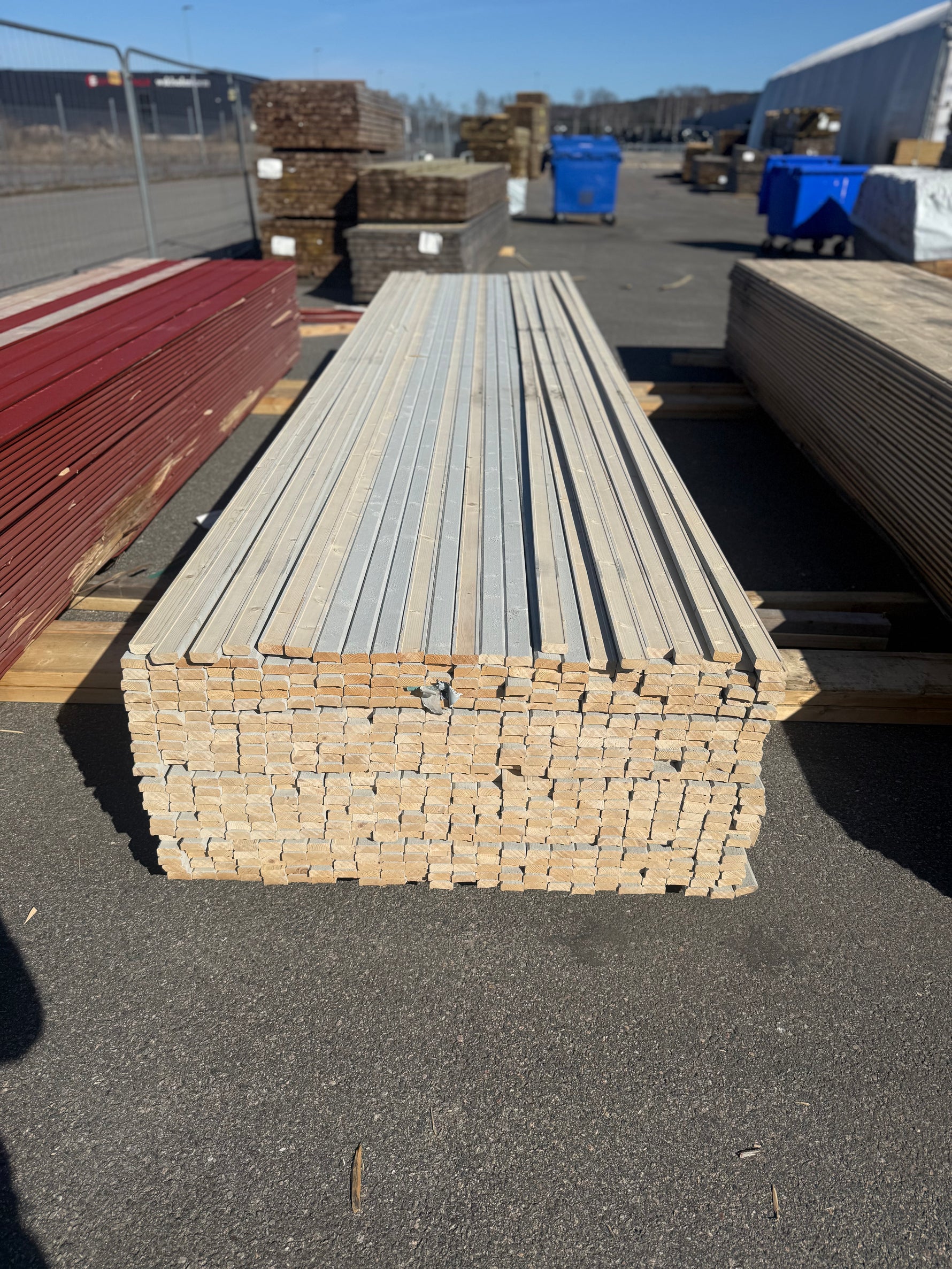 FÄRG? Paket lockläkt 22x45mm Gran MTO NCS mel Pc 4.80m 558st klibbig ljusgrå ingen färgkod - Spirec