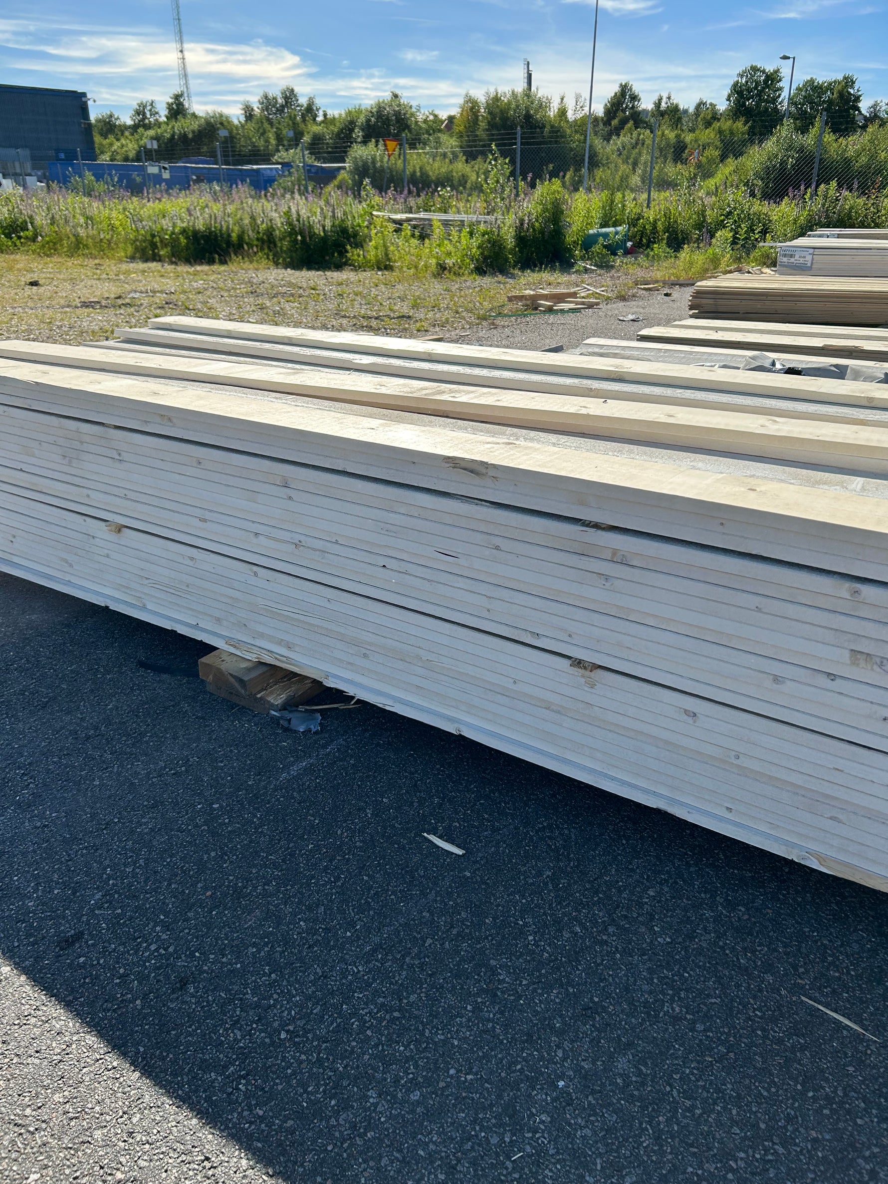 Paket Finsågade Brädor 22x145mm, 155st (4.20-4.80m) Grundmålade