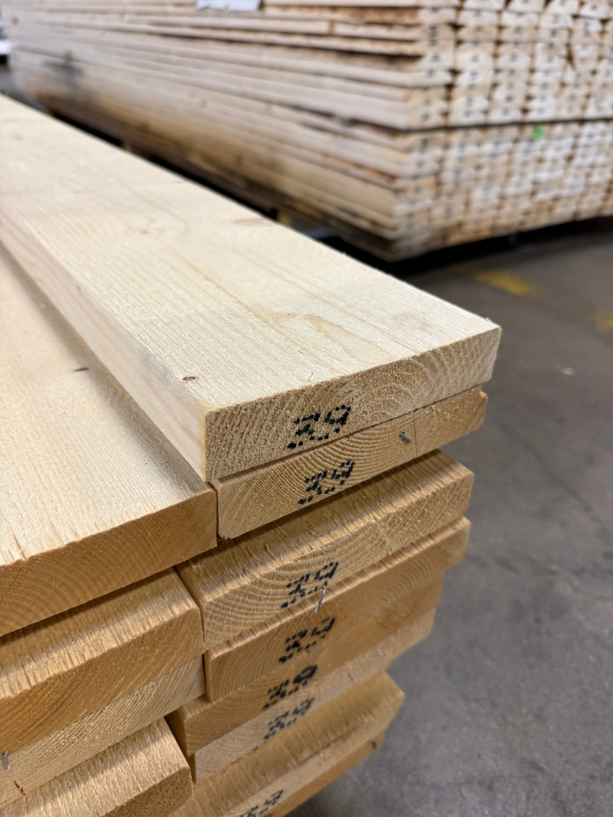 Paket Finsågade Brädor 28×145 mm – 3,90 m – 57 st