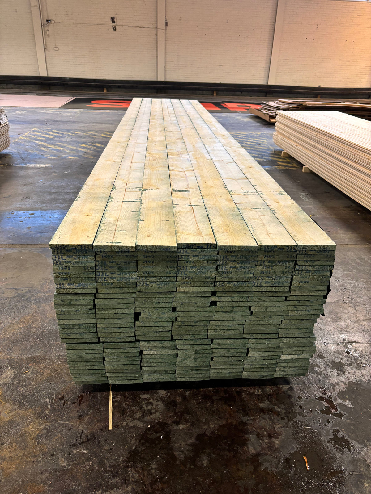 Paket Finsågade Brädor 22×145 mm Mellanstrukna 5,40 m – 203 st