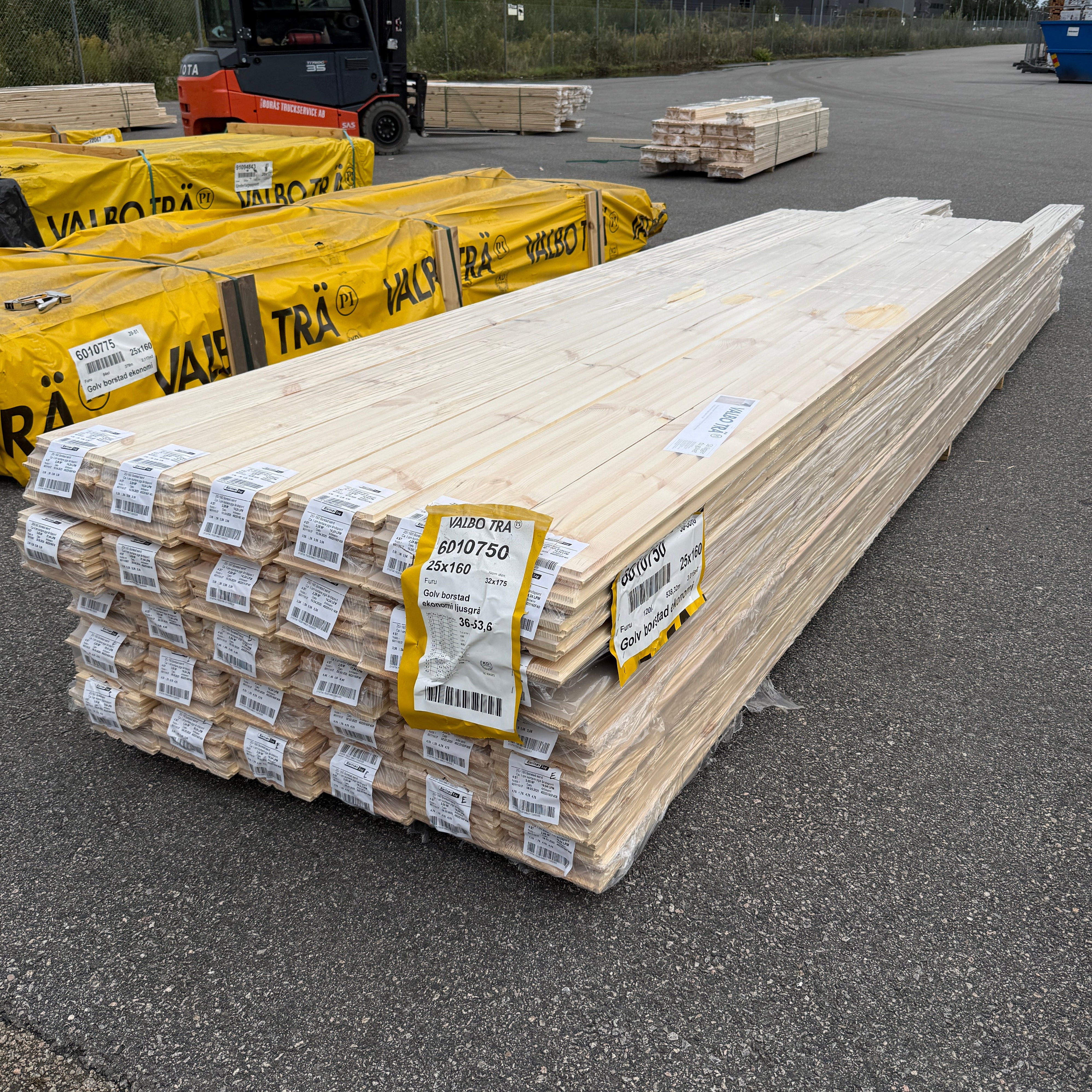 Paket Furugolv Borstad Ljusgrå Ekonomi 25x160 mm – 85,63 m²