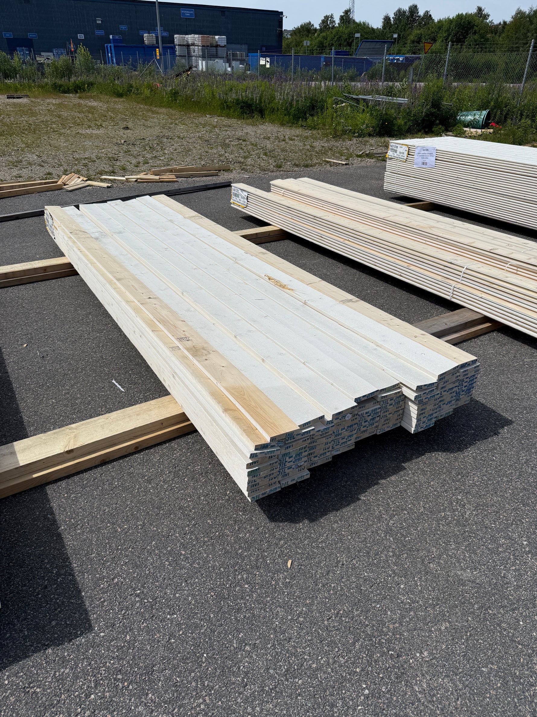 Paket Finsågade Brädor 22x120mm, 82st 3.60m Grundmålad