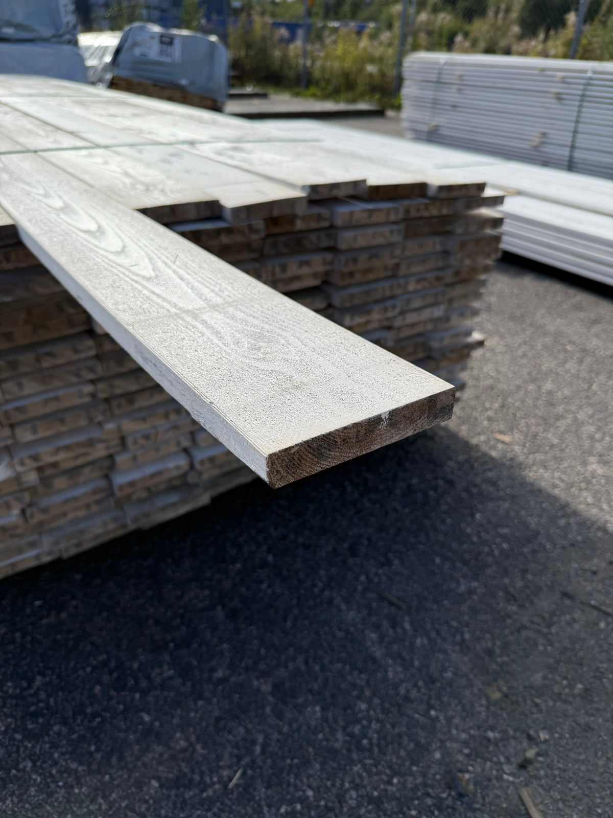 Paket Finsågade Brädor 22x120mm 3,00m 143st Grundmålade