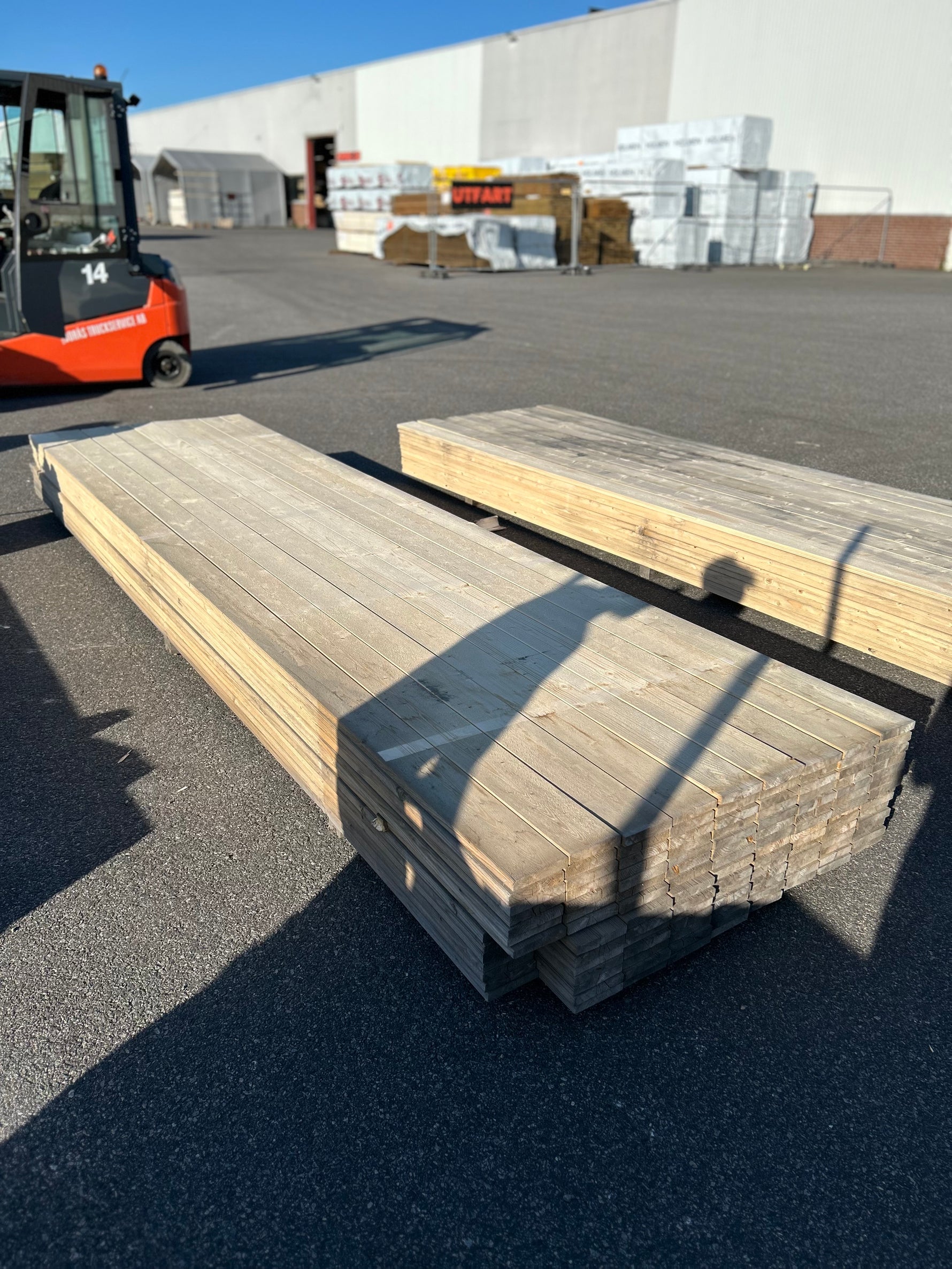Paket Finsågade Brädor 22x120mm, 126st 4.20m- Väderbitet
