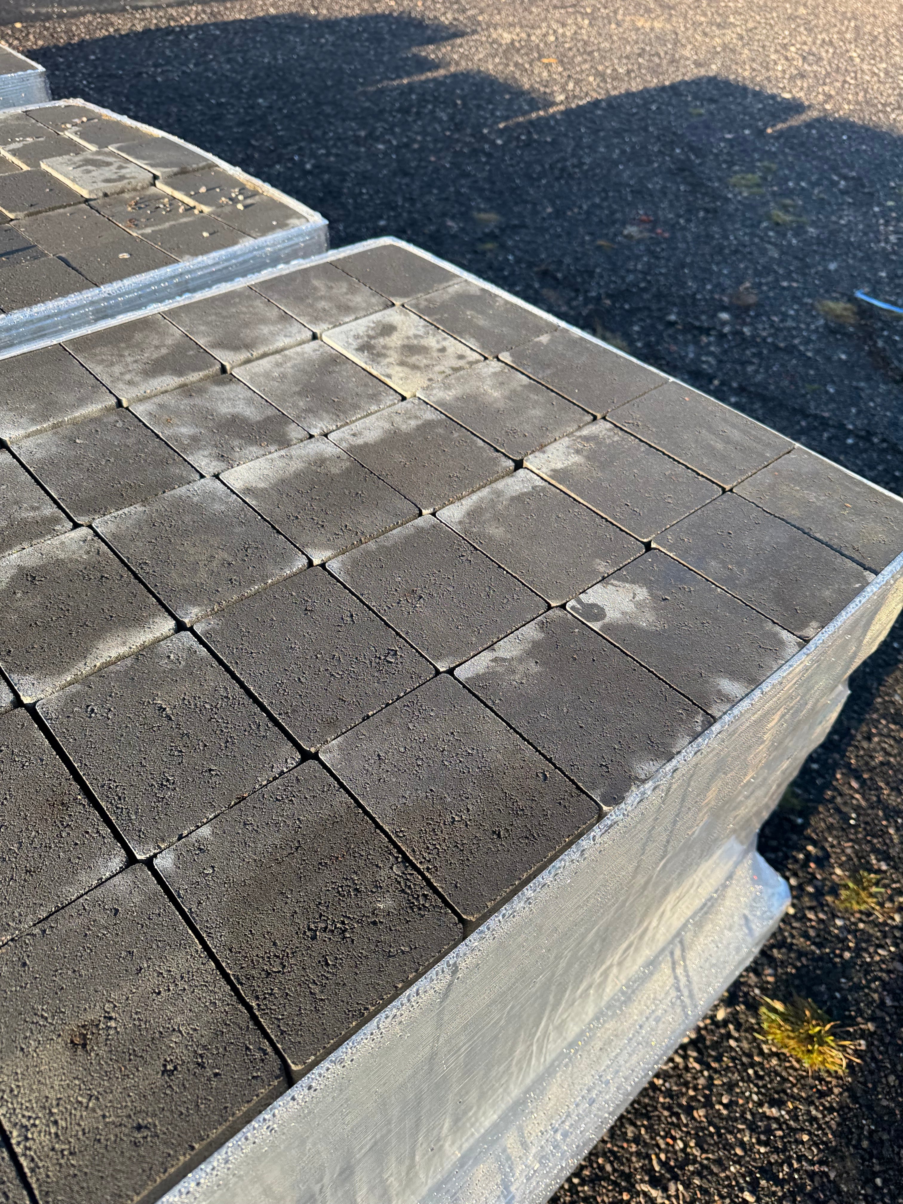 Scala 105x140x70 mm – Antracit 170 kr/kvm (2,5 kr/sten)