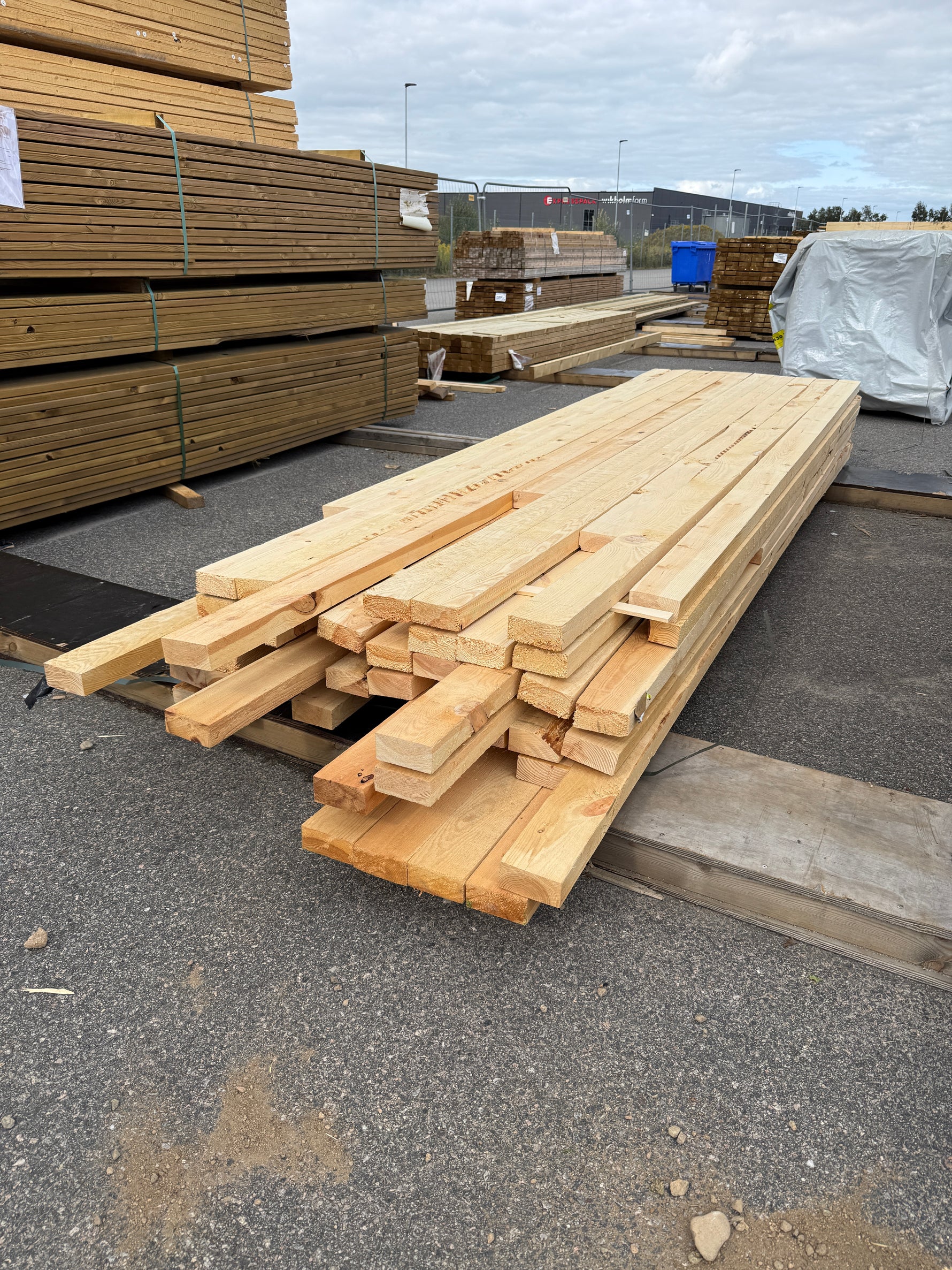 Paket Ohyvlade Reglar 47×100 mm – 70 st (2.70-3.90m)