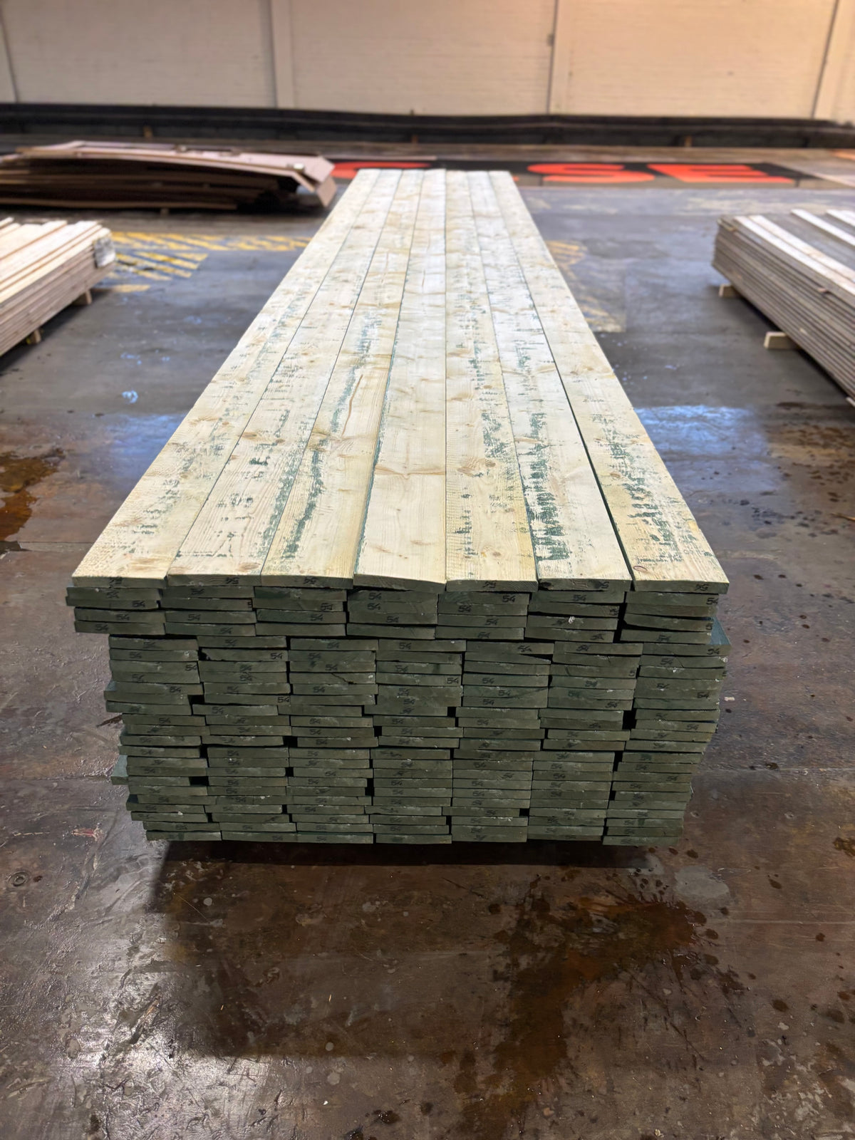 Paket Finsågade Brädor 22×145 mm Mellanstrukna 5,40 m – 175 st