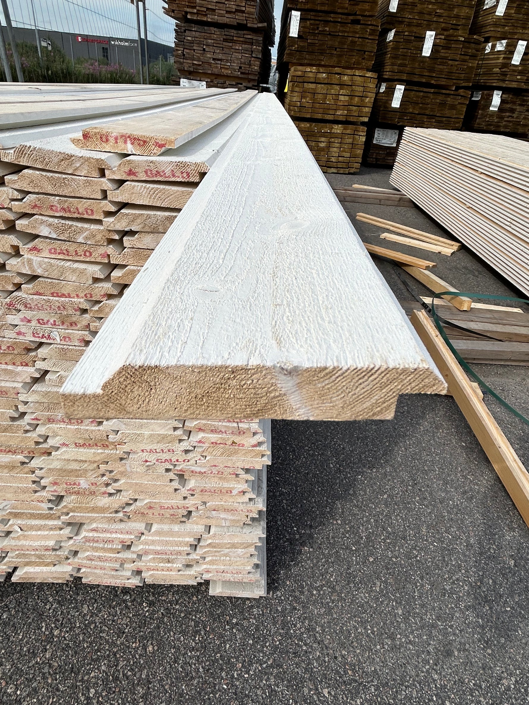Paket Dubbelfas Halvspont 22x120mm 4,50–4,80m 303st Grundmålad