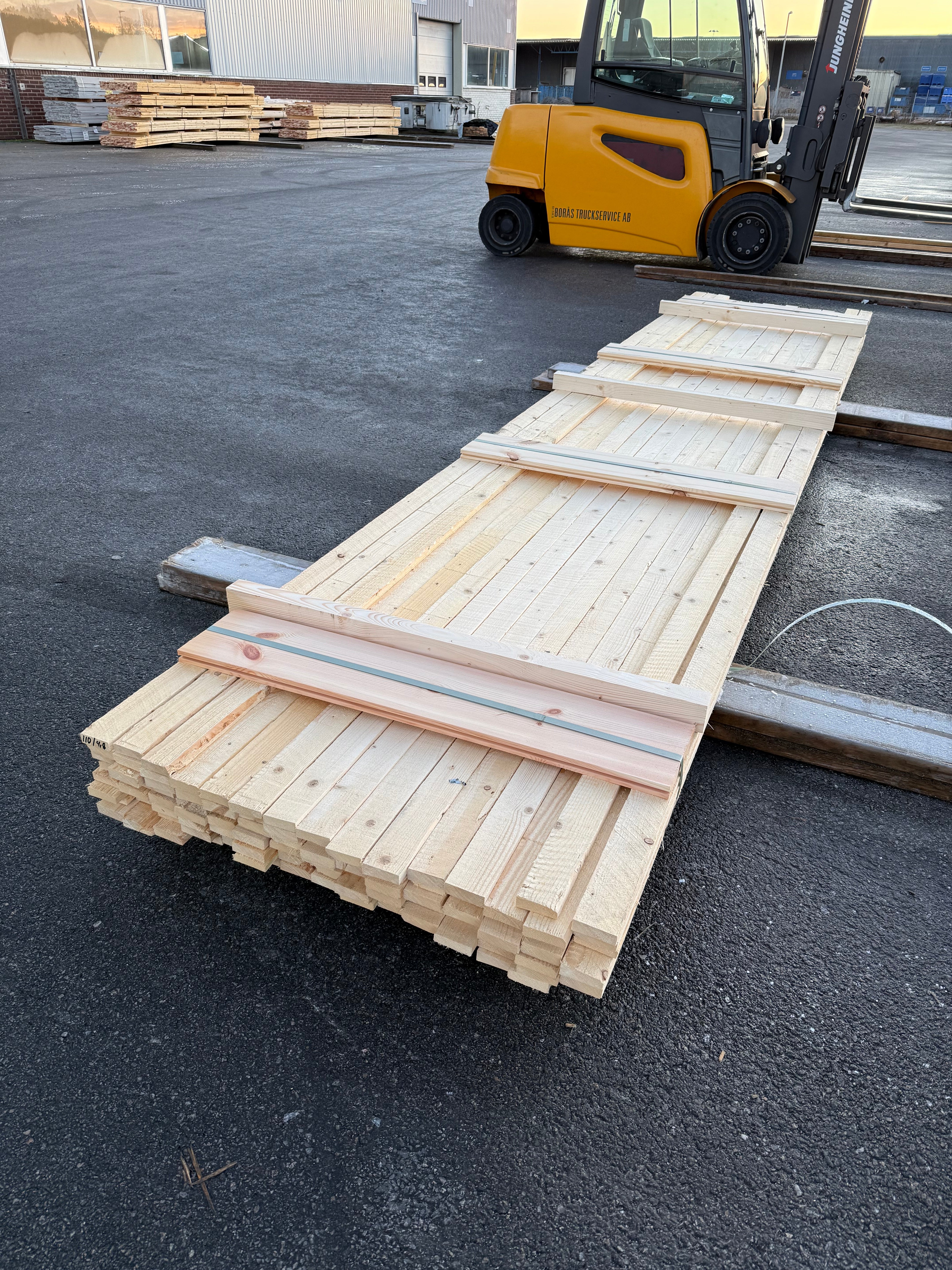 Paket Brädor 19x63mm – 110 st (4,80 m, gran, ohyvlad/råsågad)