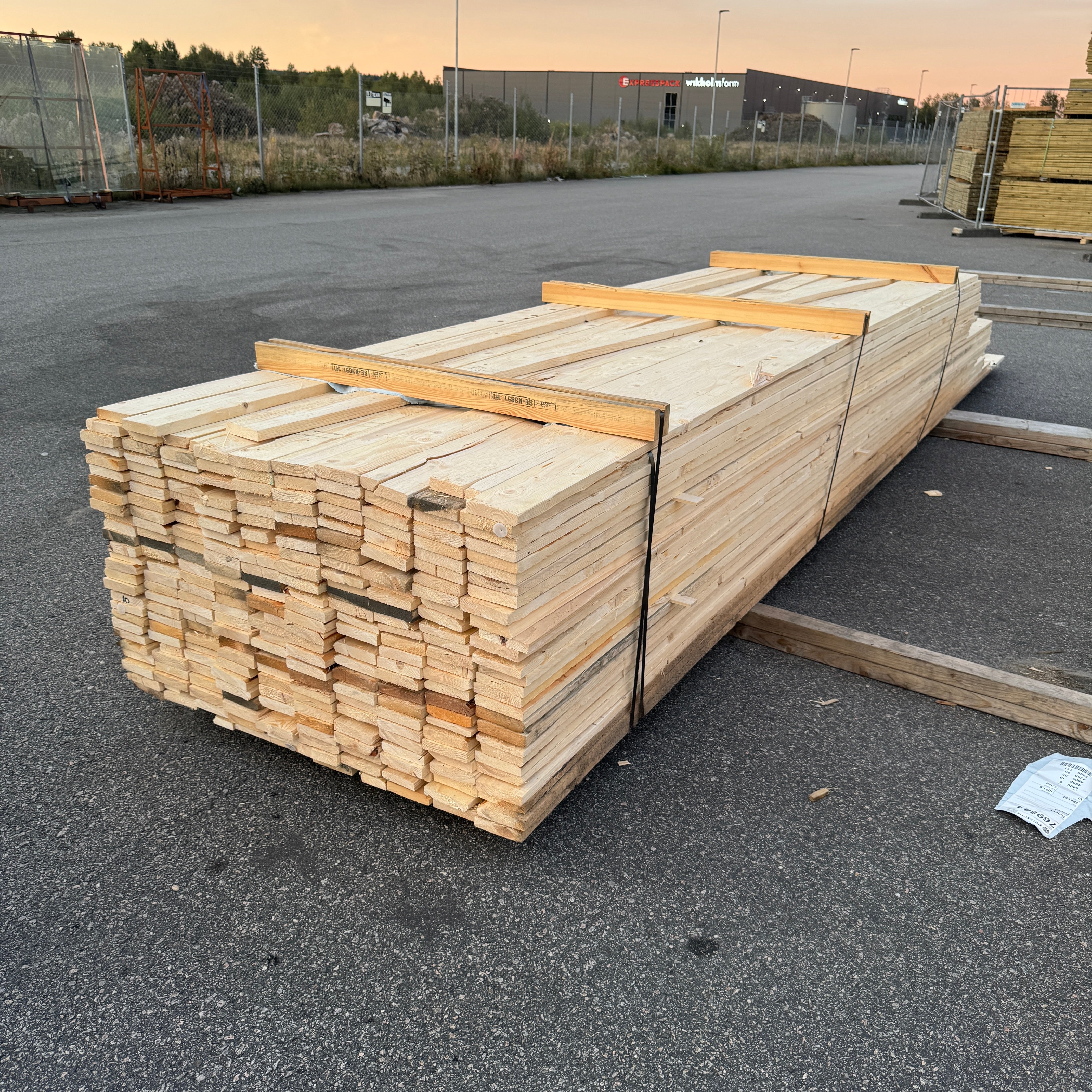 Paket Brädor 22x100mm Råsågad – 265 st (3,6–5,4 m, gran, obehandlad)