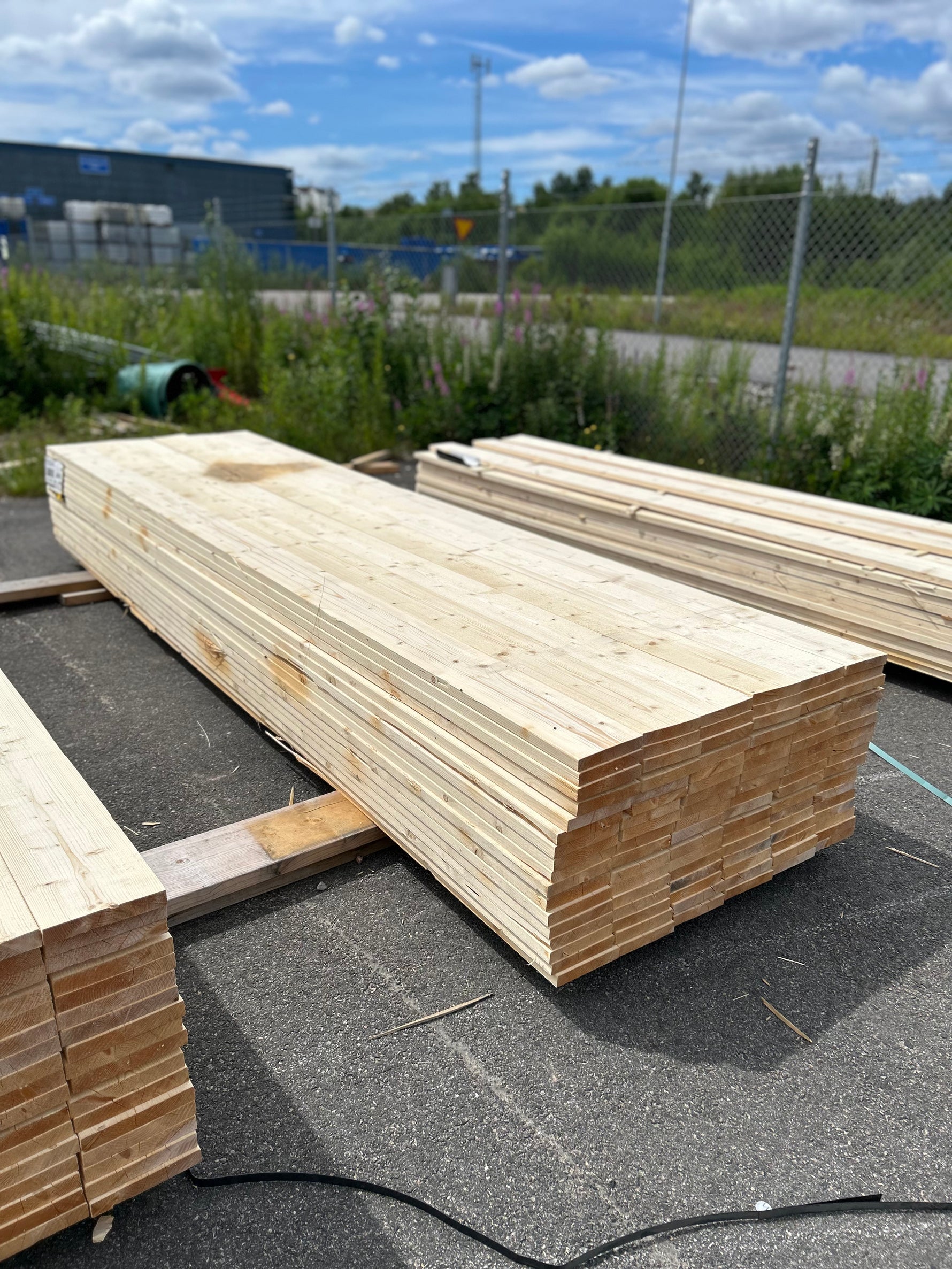 Paket Finsågade Brädor 28x170mm 3,90m 102st- Obehandlade