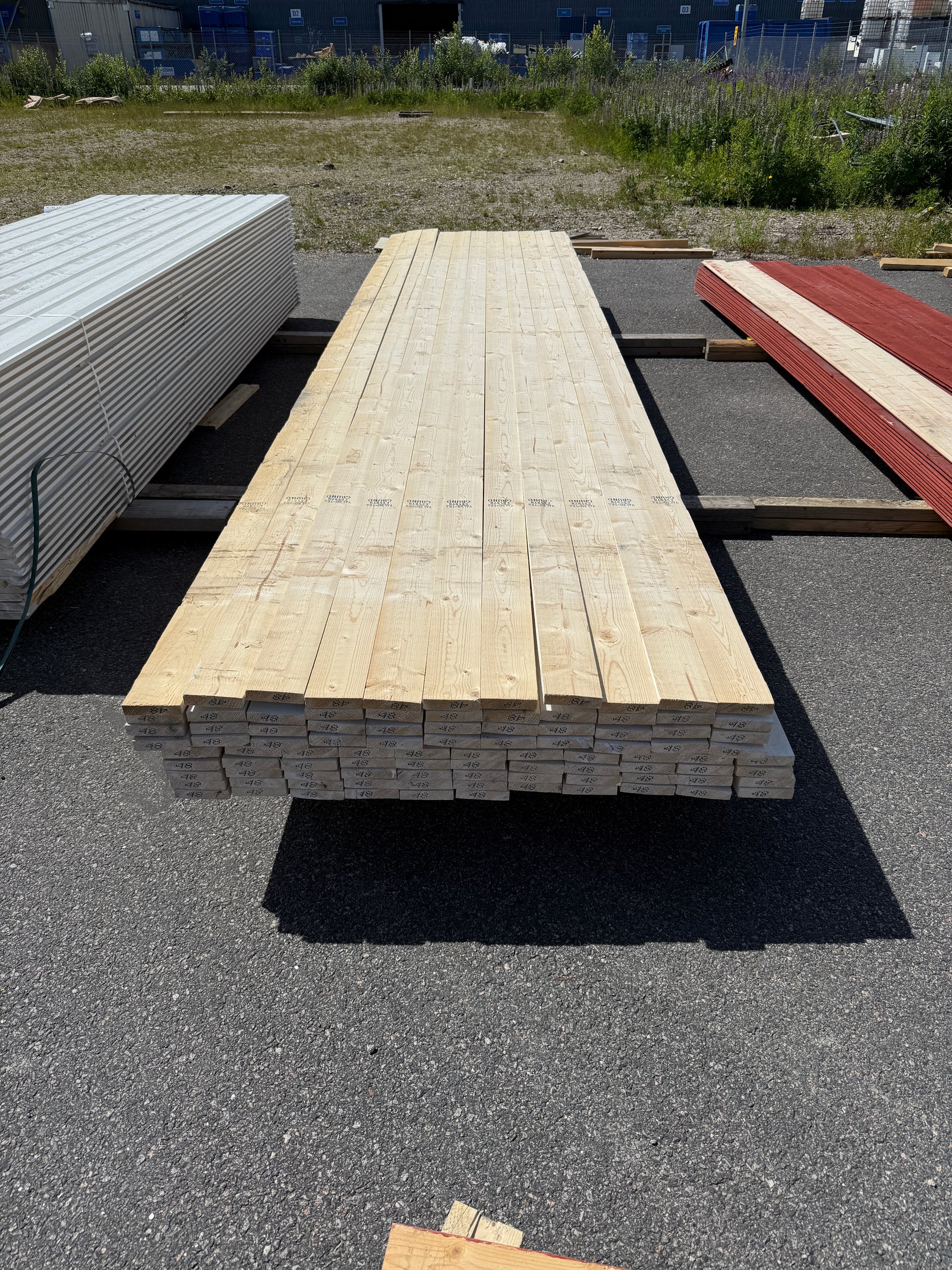 Paket Finsågade Brädor 22x95mm, 160st 4.50-4.80m Grundmålad