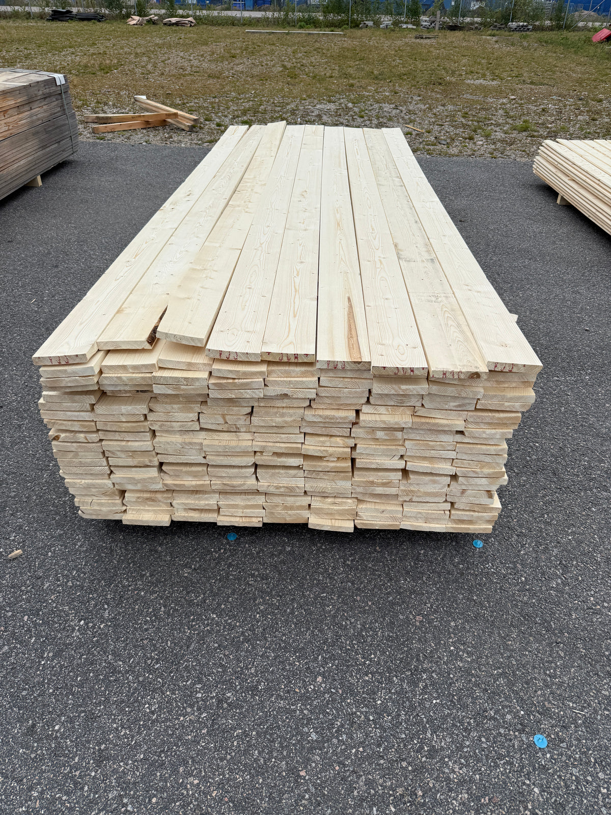 Paket Finsågade Brädor 22x120 mm – 3,00–3,60 m (Andra sortering)