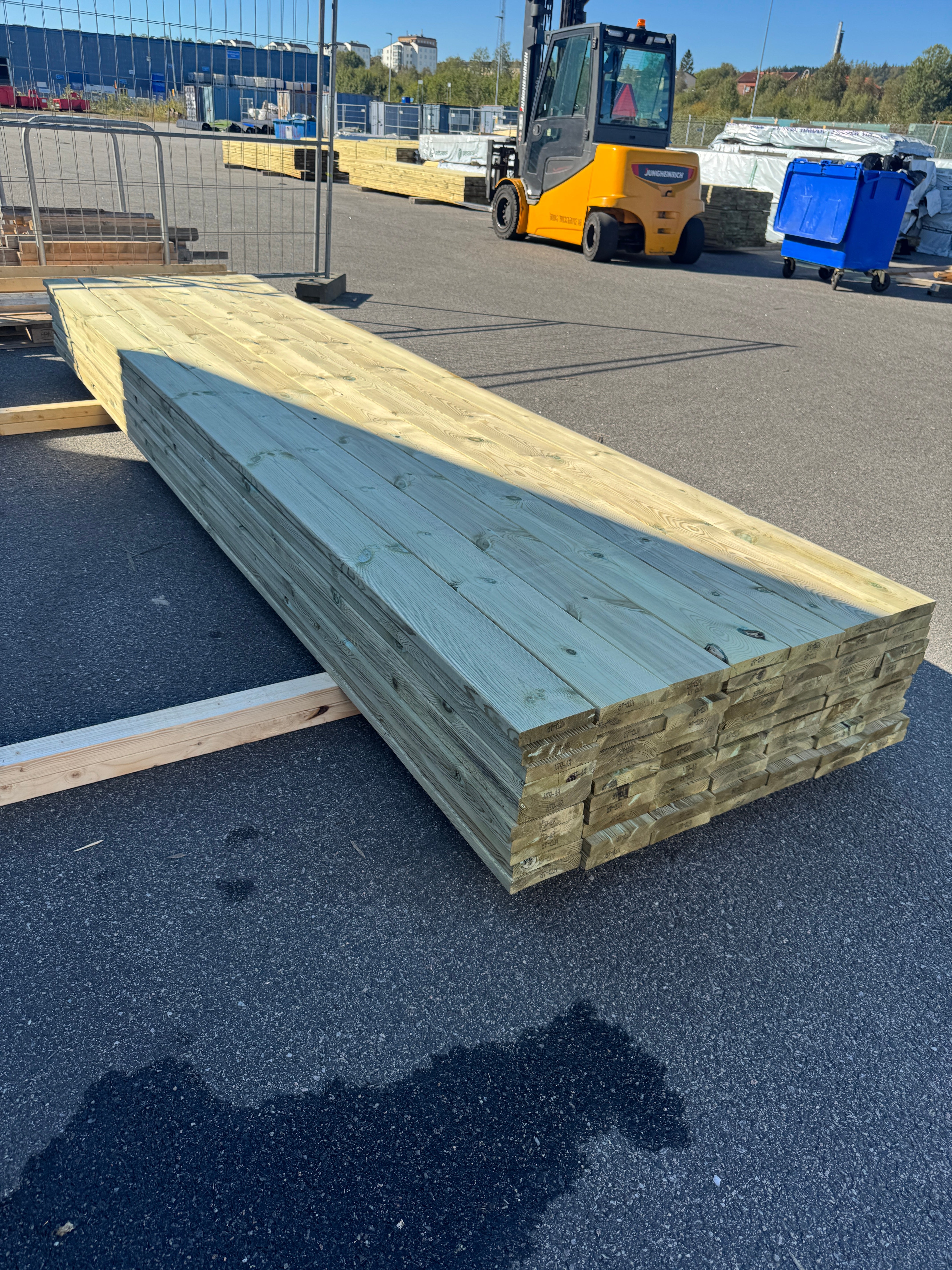 Paket Rillad Trall 28x145mm – 77 st (4,20 m, furu, NTR AB, B-sort)