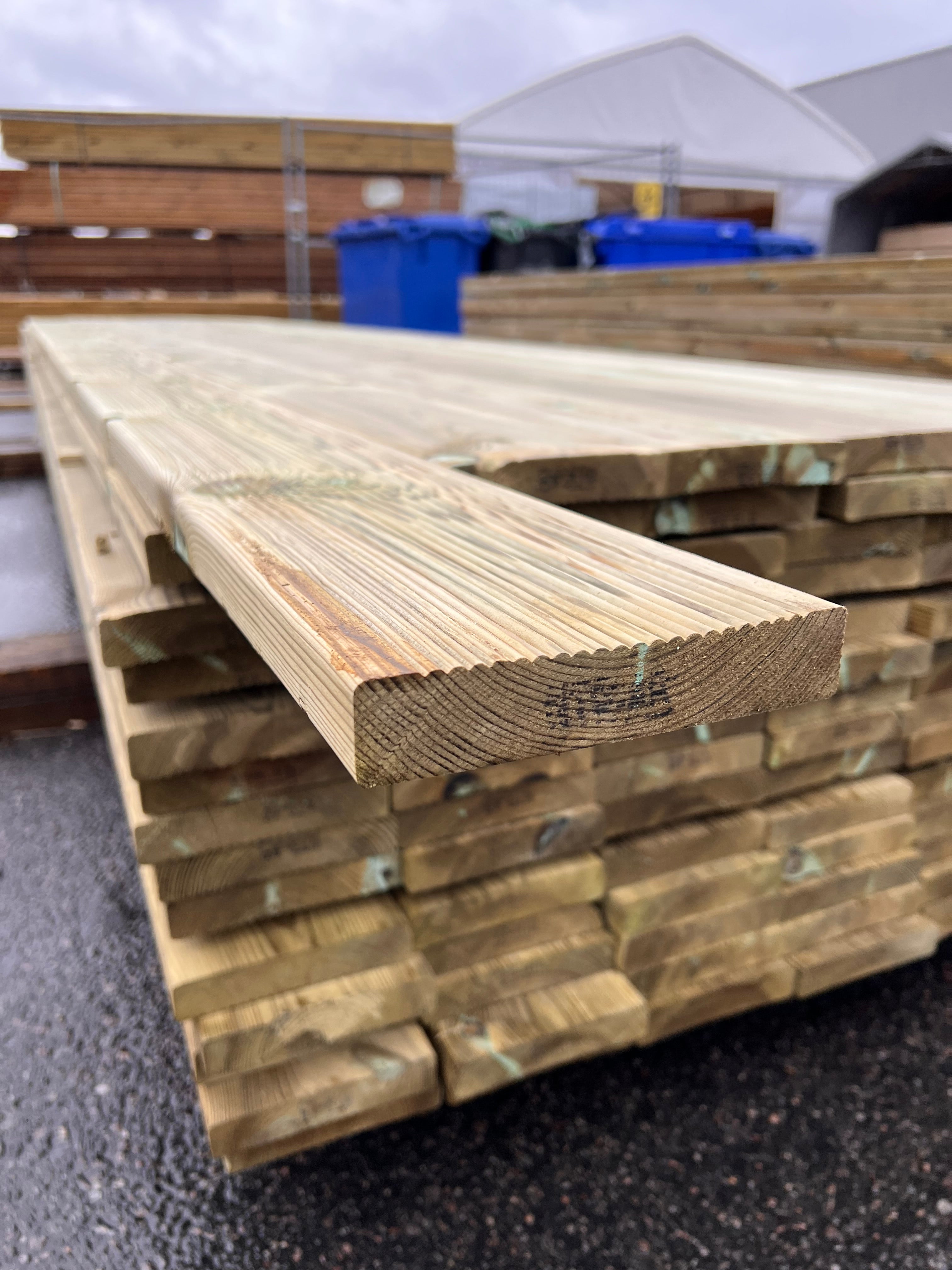 Paket Trall Rillad 28x145mm – 97 st 4.20m Tryckimpregnerad B-sort