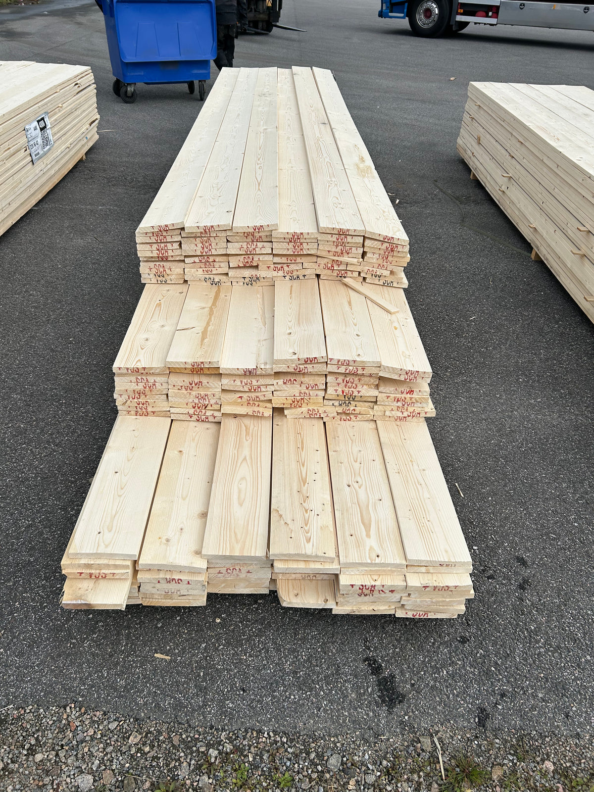 Paket Finsågade Brädor 22x170 mm – 4,20–5,40 m (Andra sortering)