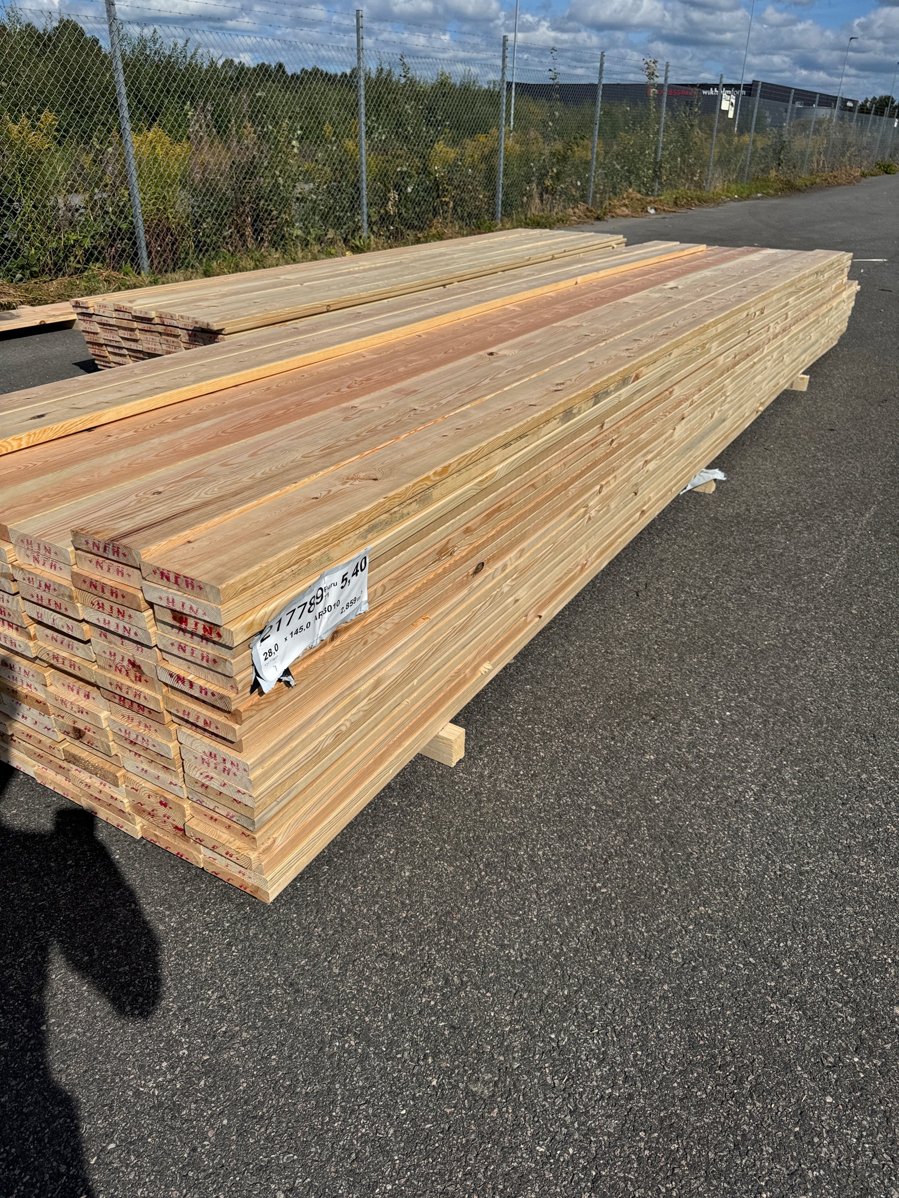 Paket Hyvlad 28x145 – 135st – 4.50–5.40 m – ANDRASORTERING