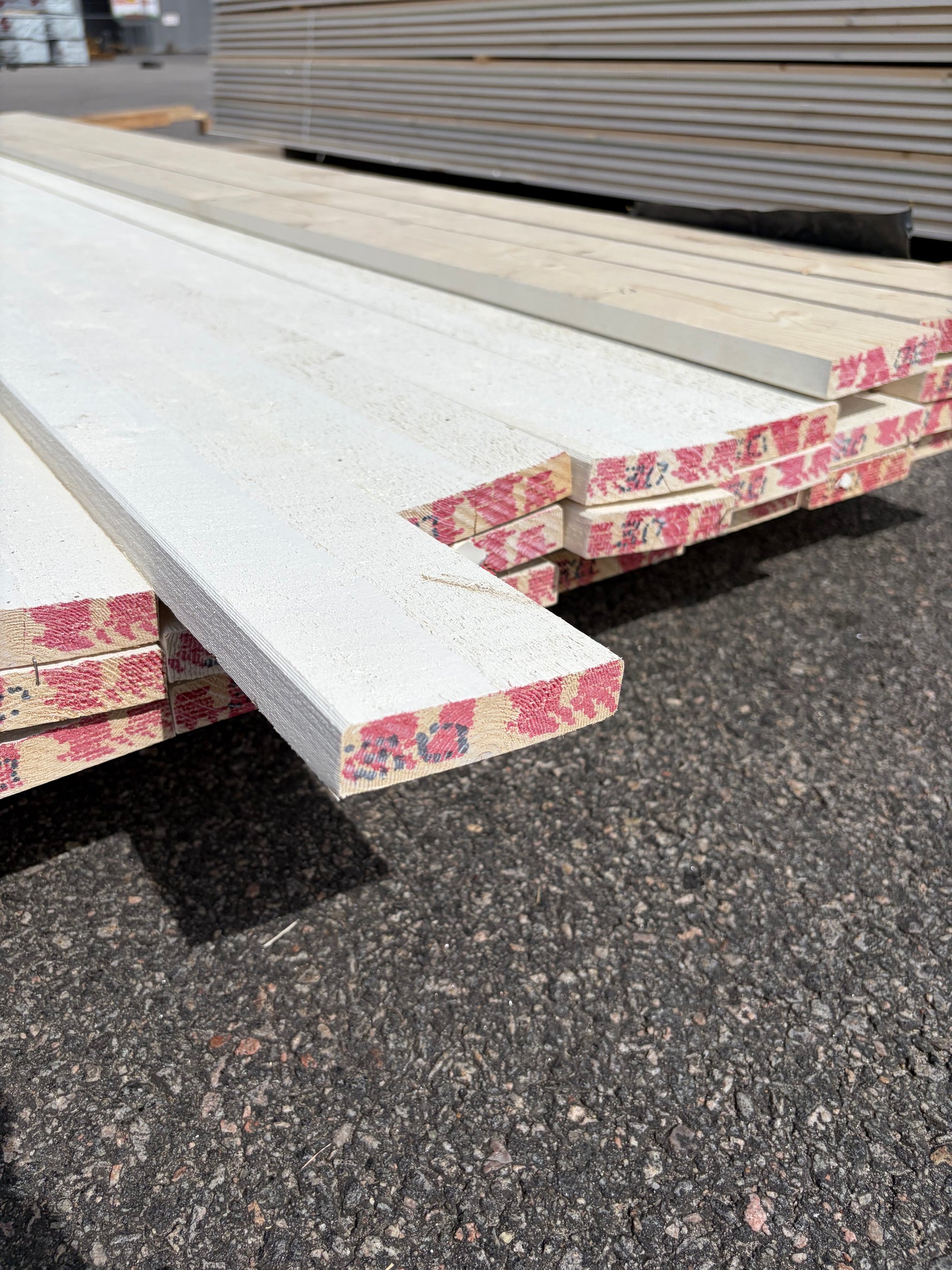 Paket Finsågade Brädor 22x95mm, 39st 3.0m Grundmålad
