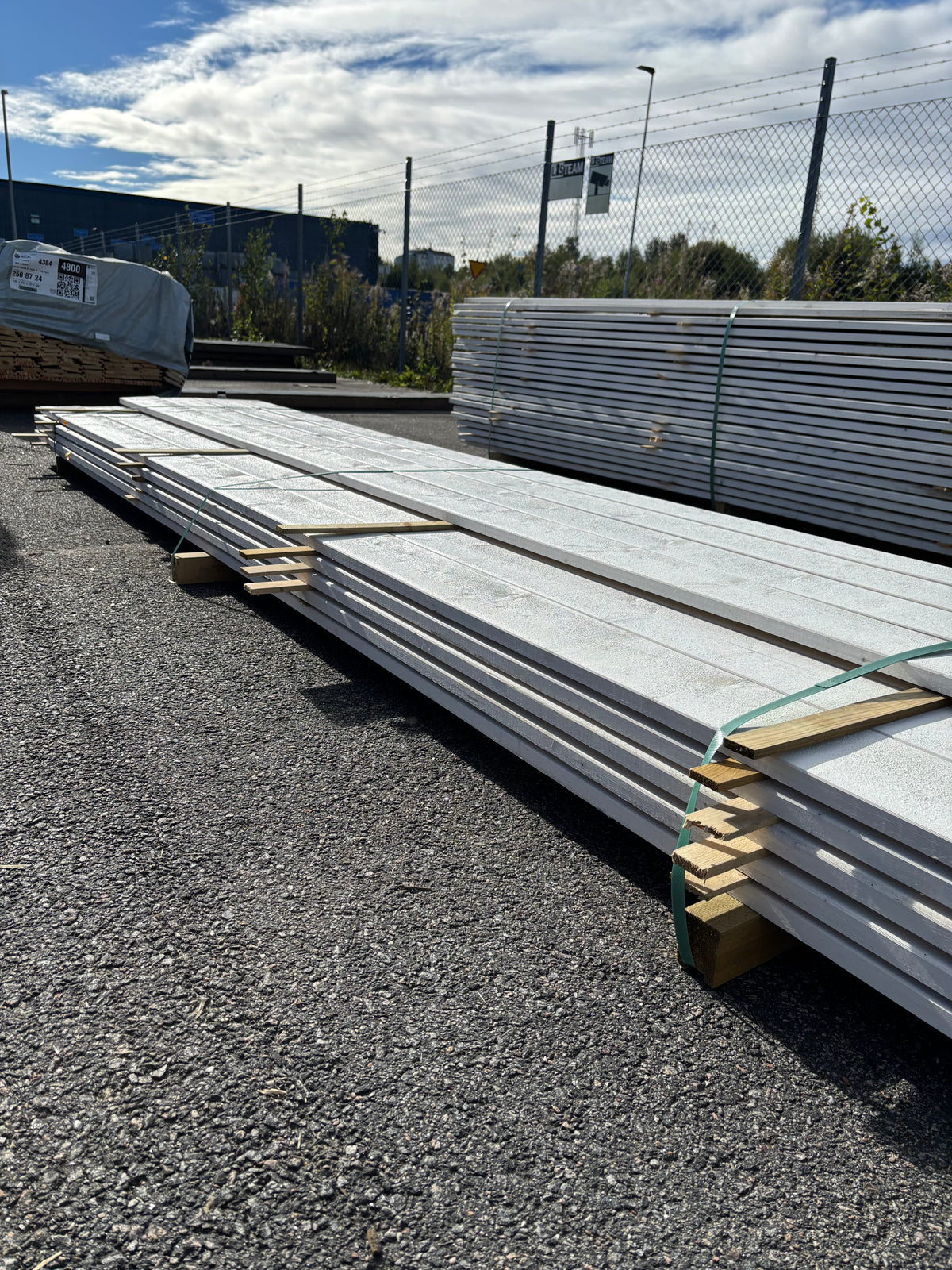 Paket Finsågade Brädor 22x145mm 3,90m 34st Grundmålade