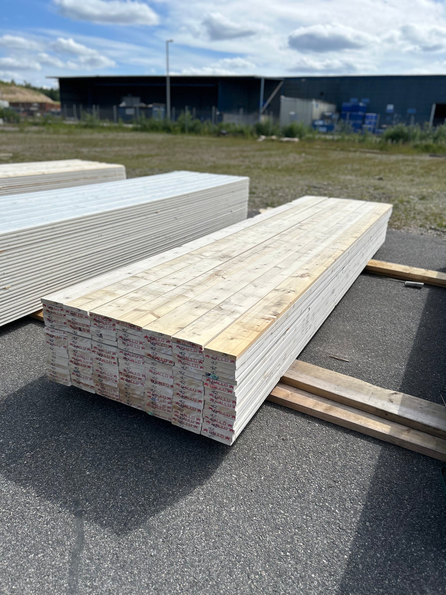 Paket Finsågade Brädor 22x145mm 4,20m 133st Grundmålade