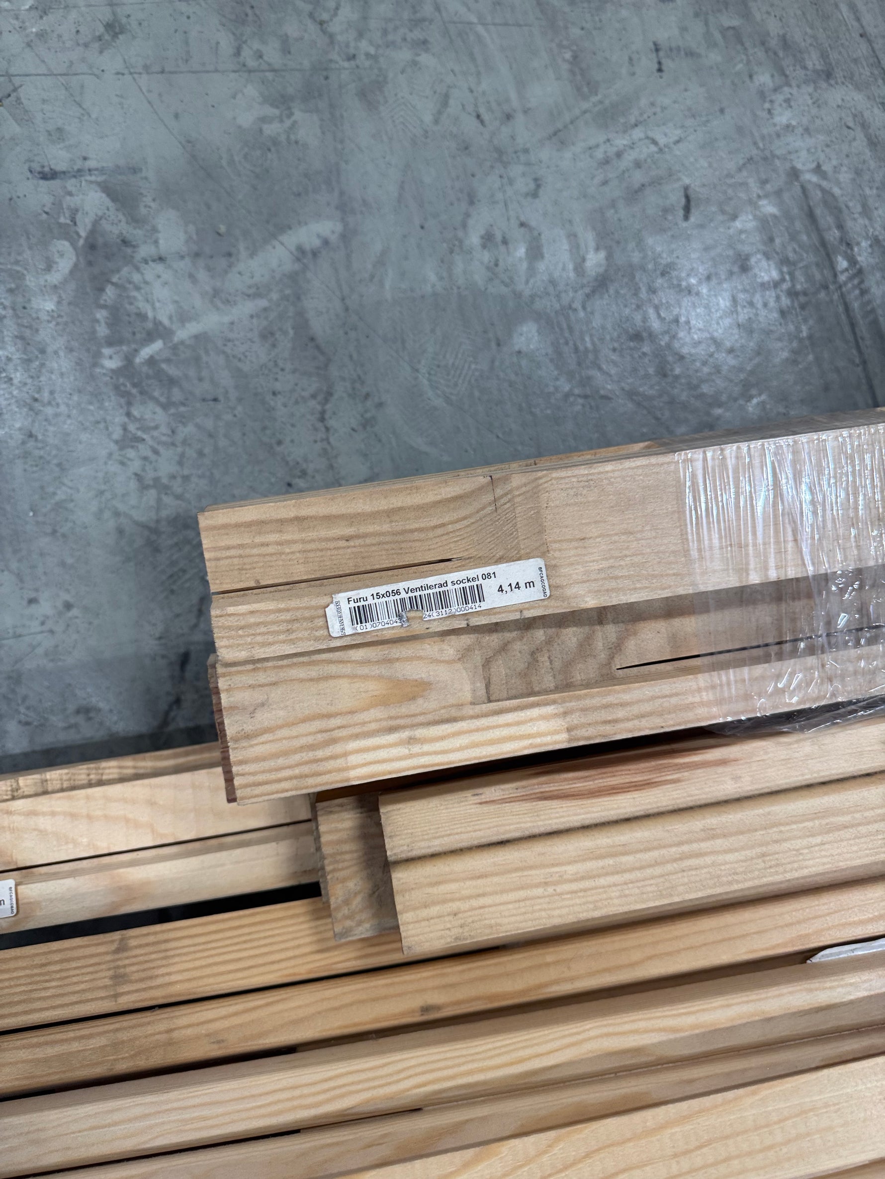 Paket Ventilerad Sockel 15x56mm – ca 301 lpm Furu Obehandlad