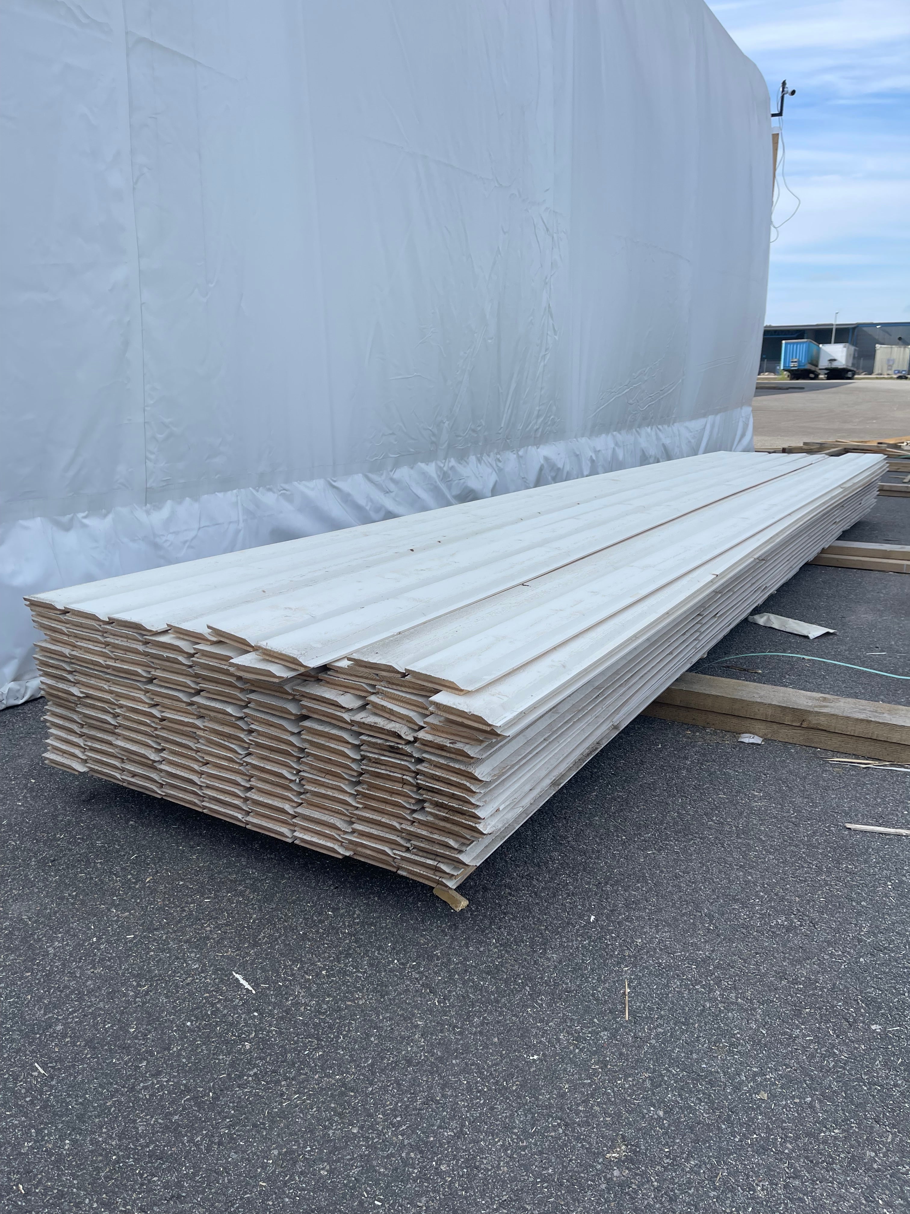 Paket Enkelfaspanel Vit 22x120 mm – 5,40 m – 137 st Vattenskadat