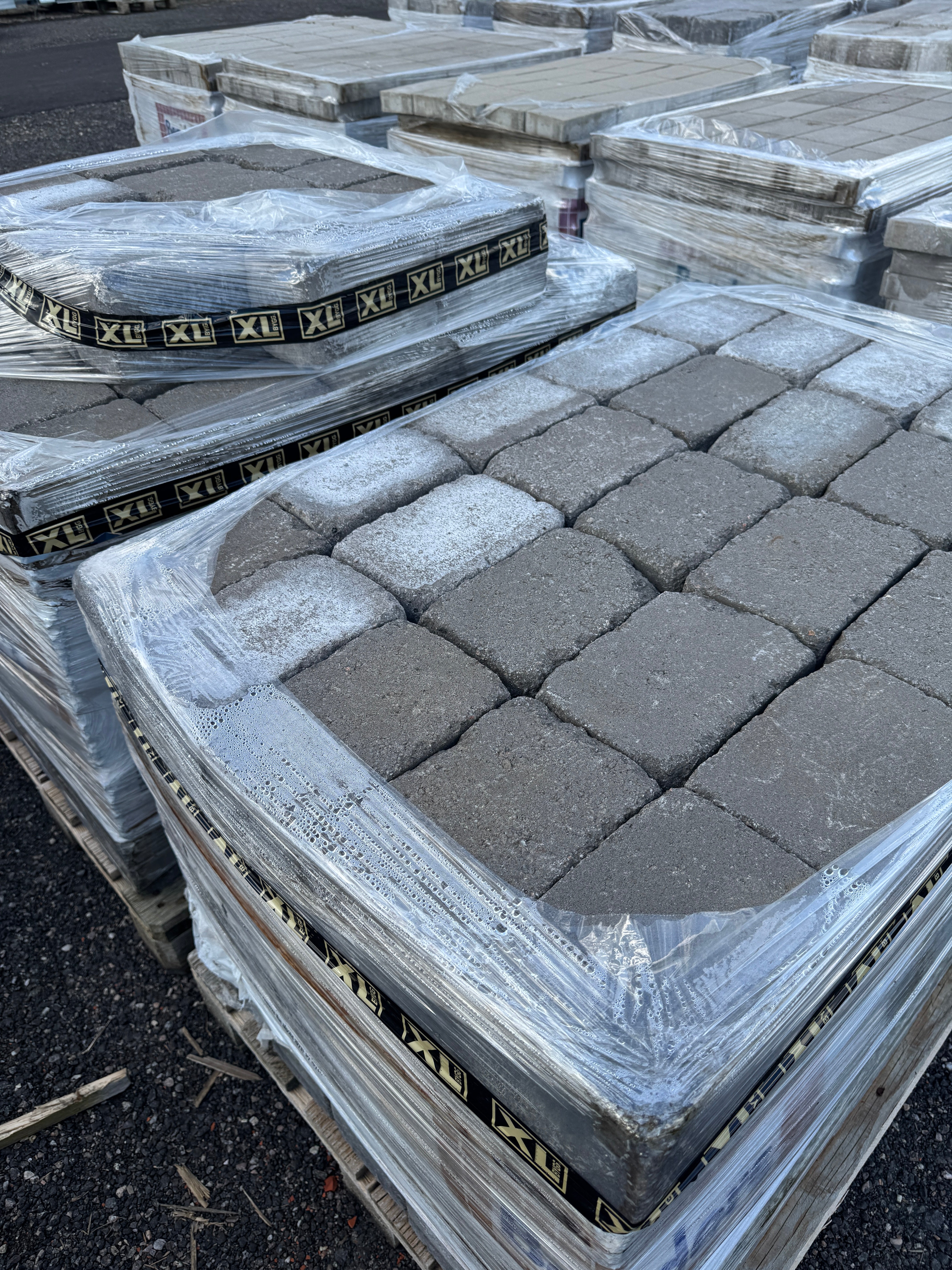 Mursten 210x140x140mm – 2 pall  (totalt 264 st) (20kr/st)