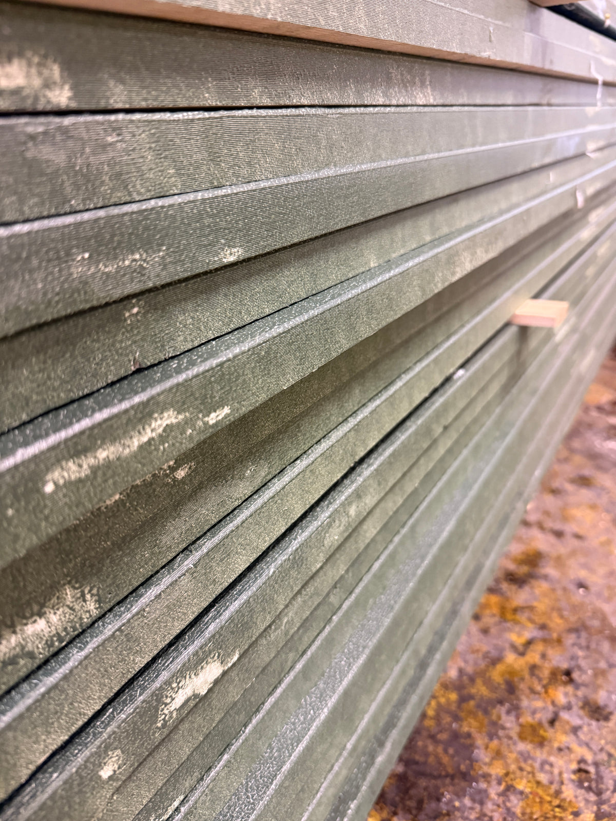 Paket Finsågade Brädor 22×145 mm Mellanstrukna 5,40 m – 175 st