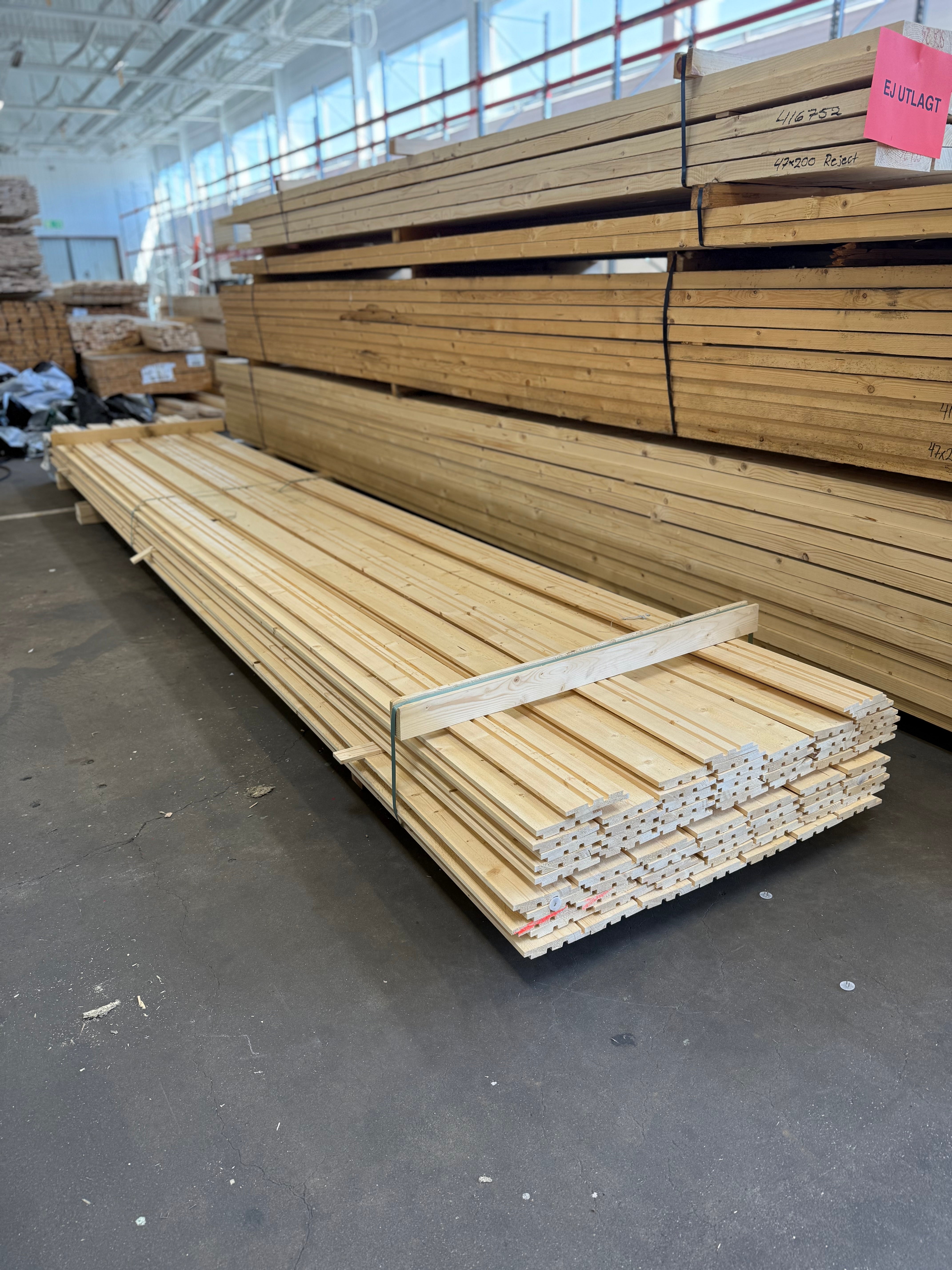 Paket Hakfals (Spårad Baksida) 21x145 mm – 5,70 m – 69 st – Obehandlad