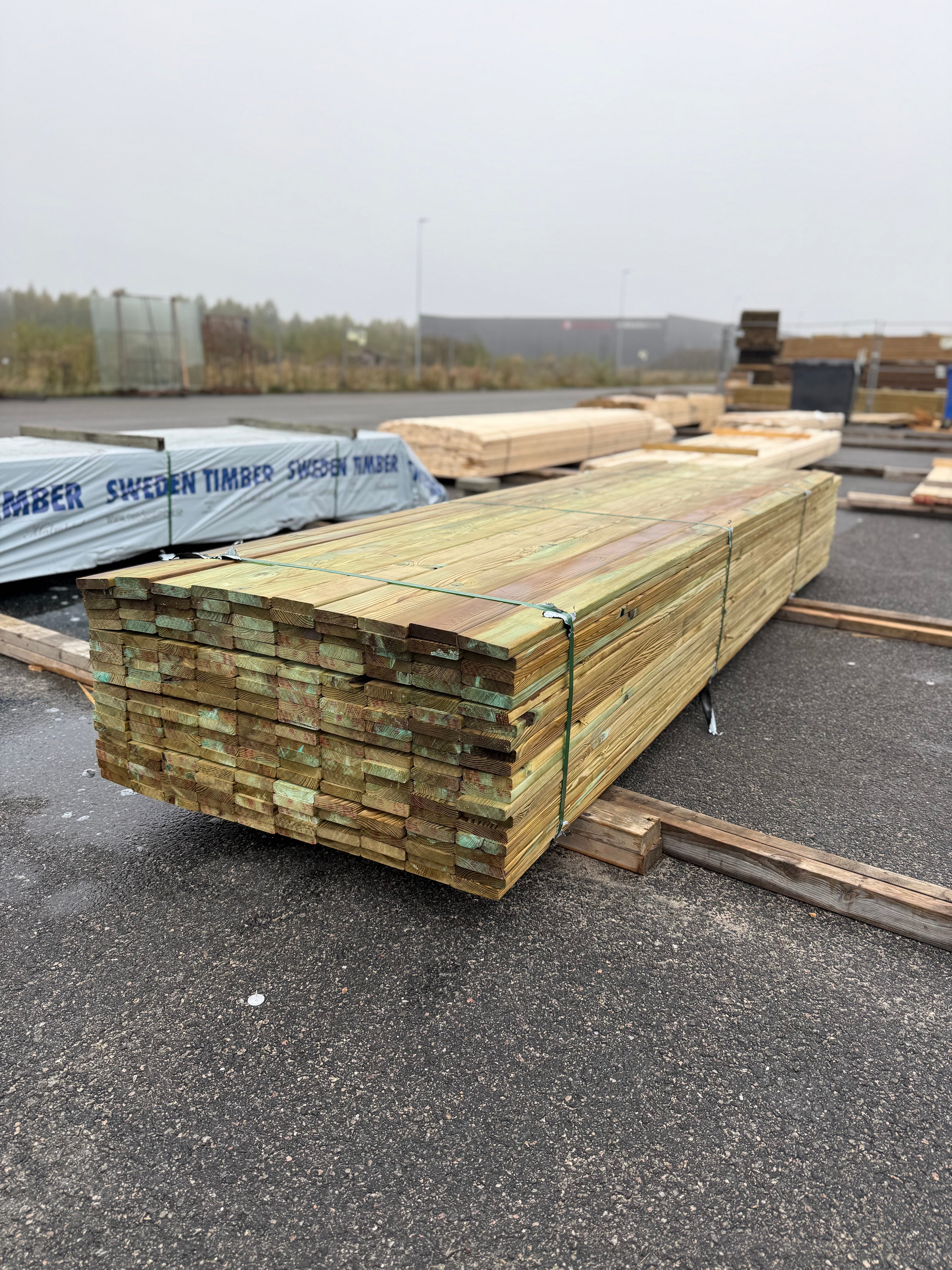 Paket Tryckimpregnerad trall 22x95 – 200 st 3,3-3,60m (B-sortering)
