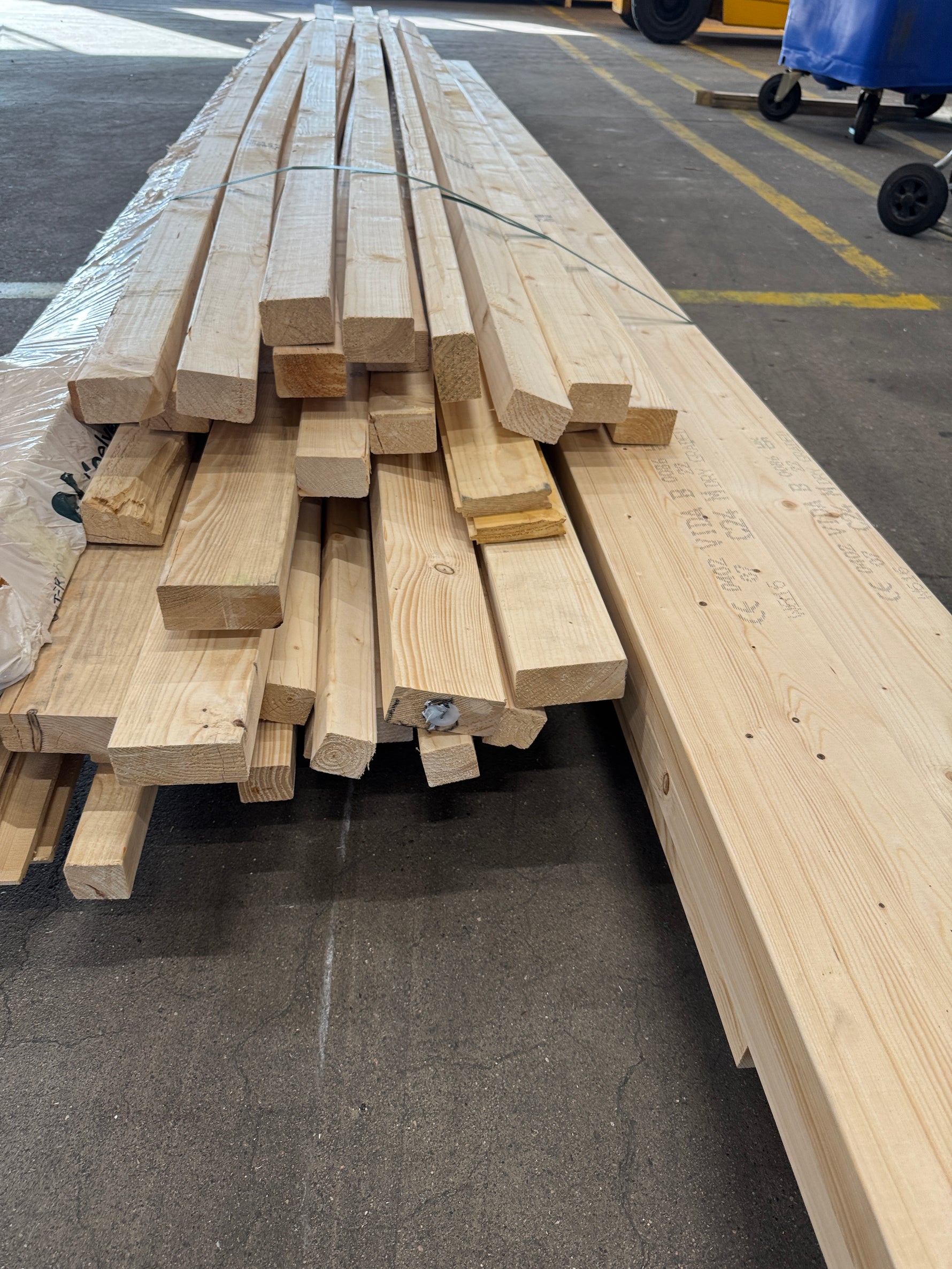 Paket Utsorterat Virke – Blandade dimensioner och längder, ca 44 st