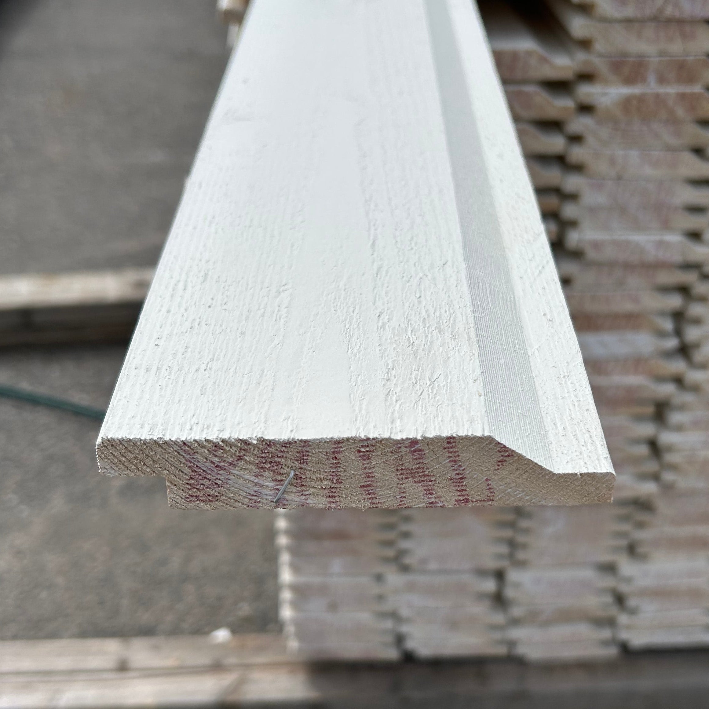 Enkelfas Halvspont 22x120mm, 3.60m Grundmålad Vit (Säljs per bunt/5st)
