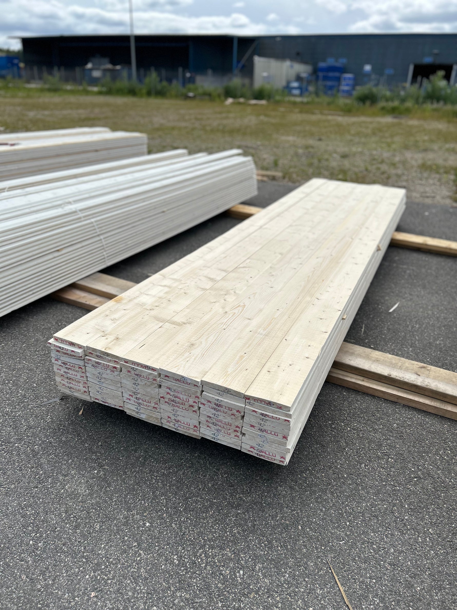 Paket Finsågade Brädor 22x170mm 4.20m 72st Grundmålad