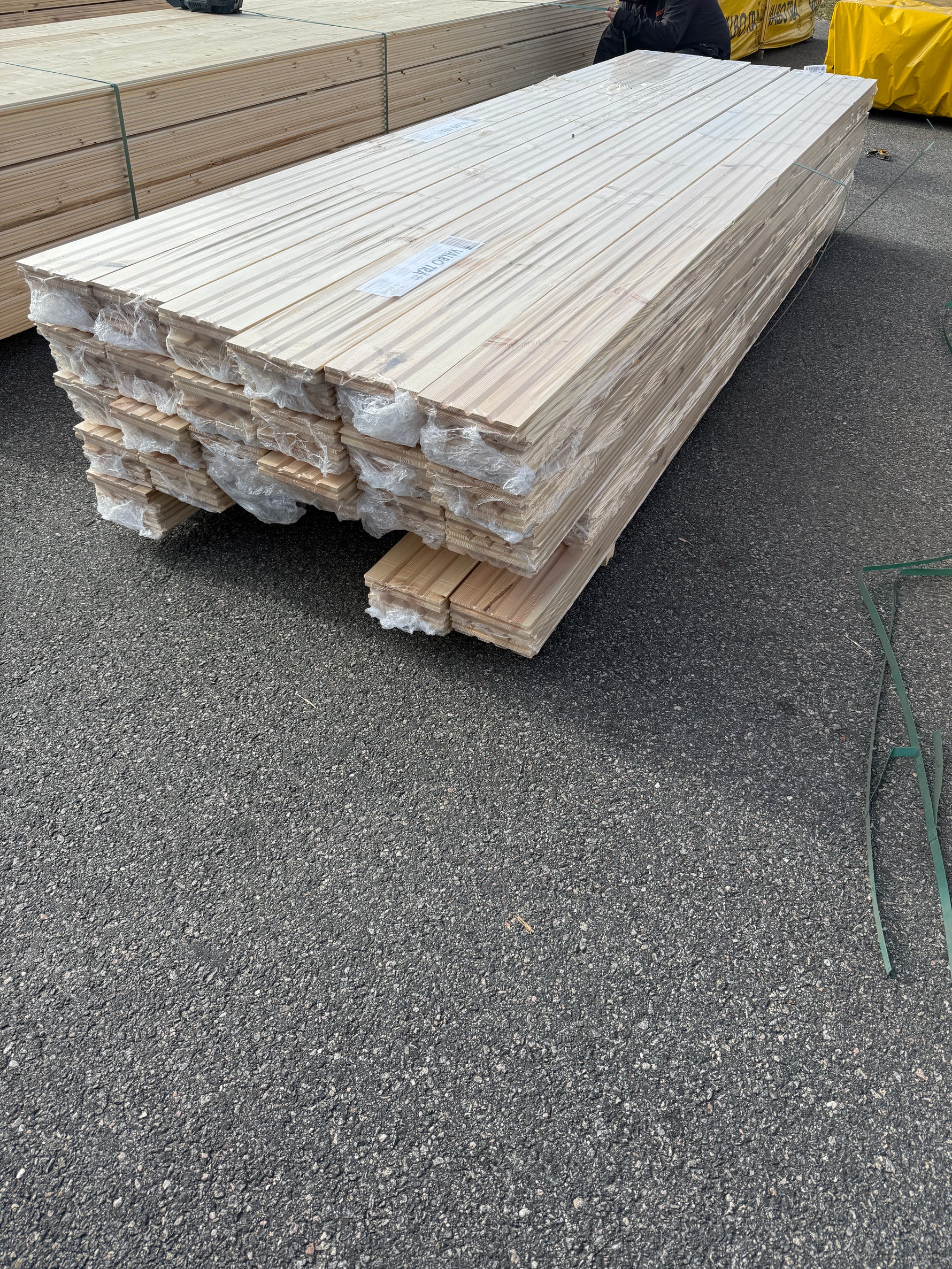 Parti Massivt Furugolv Borstad Ljusgrå Ekonomi 25x160 mm – 61,25 m²