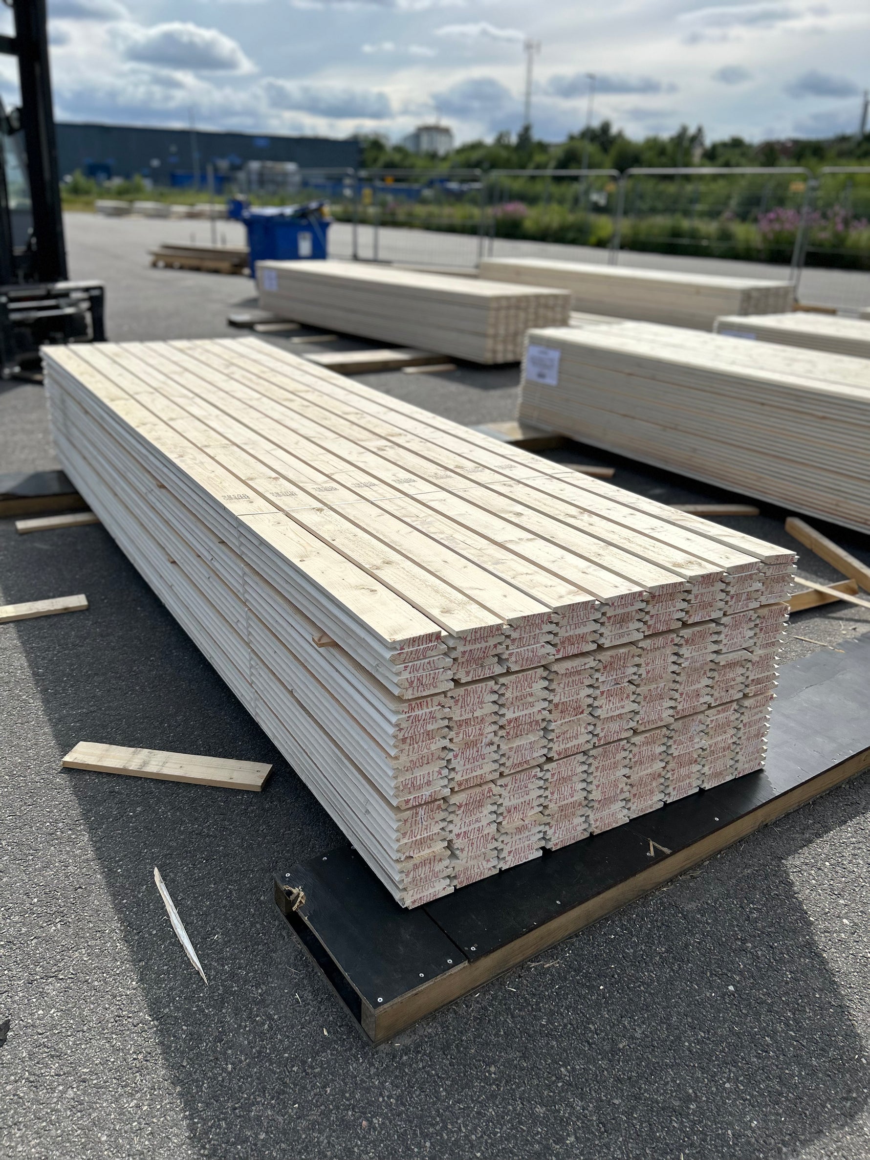 Paket Dubbelfas Halvspont 22x120mm 3,60m 225st Grundmålad